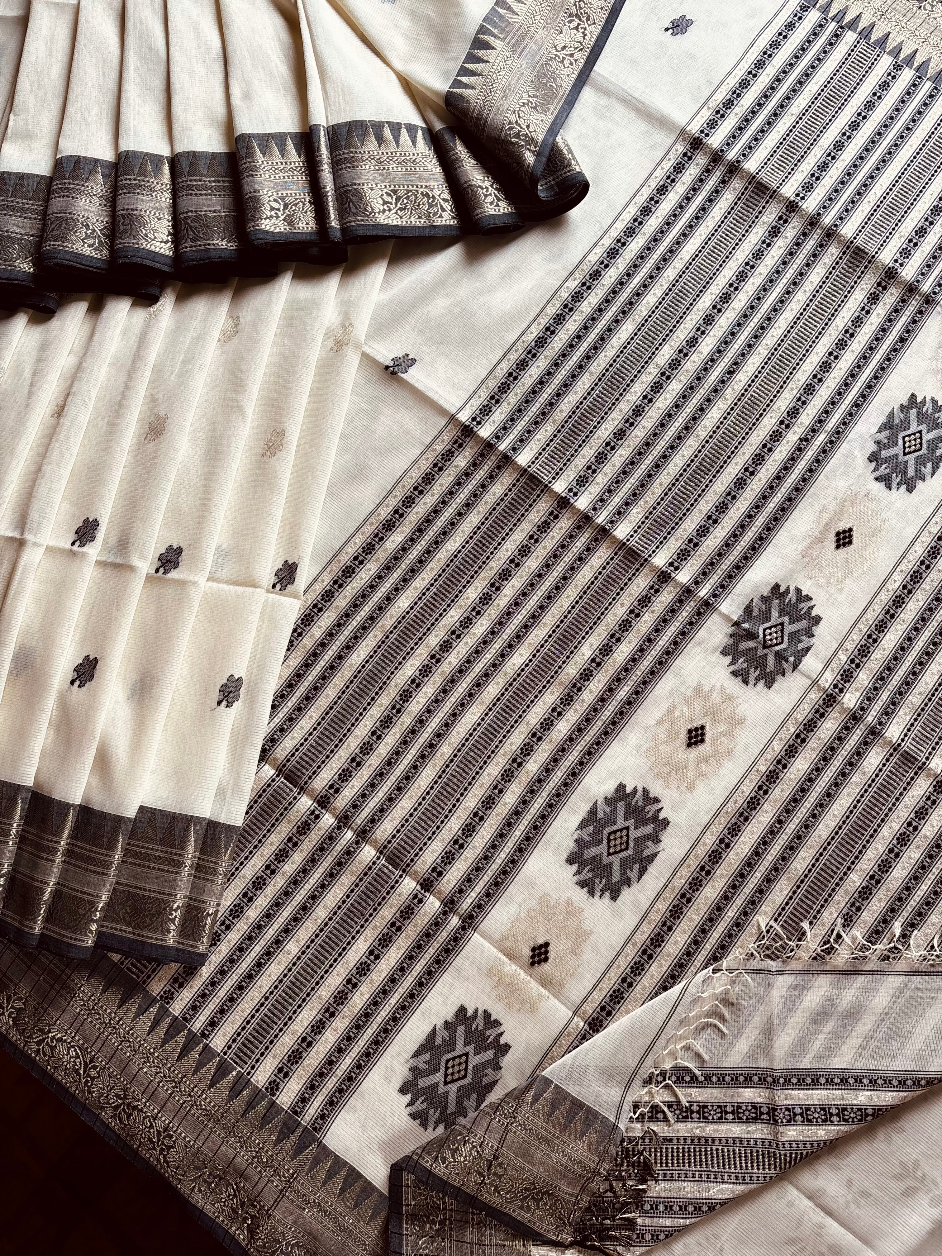 Handwoven Offwhite Black Colour Phulia Cotton Saree