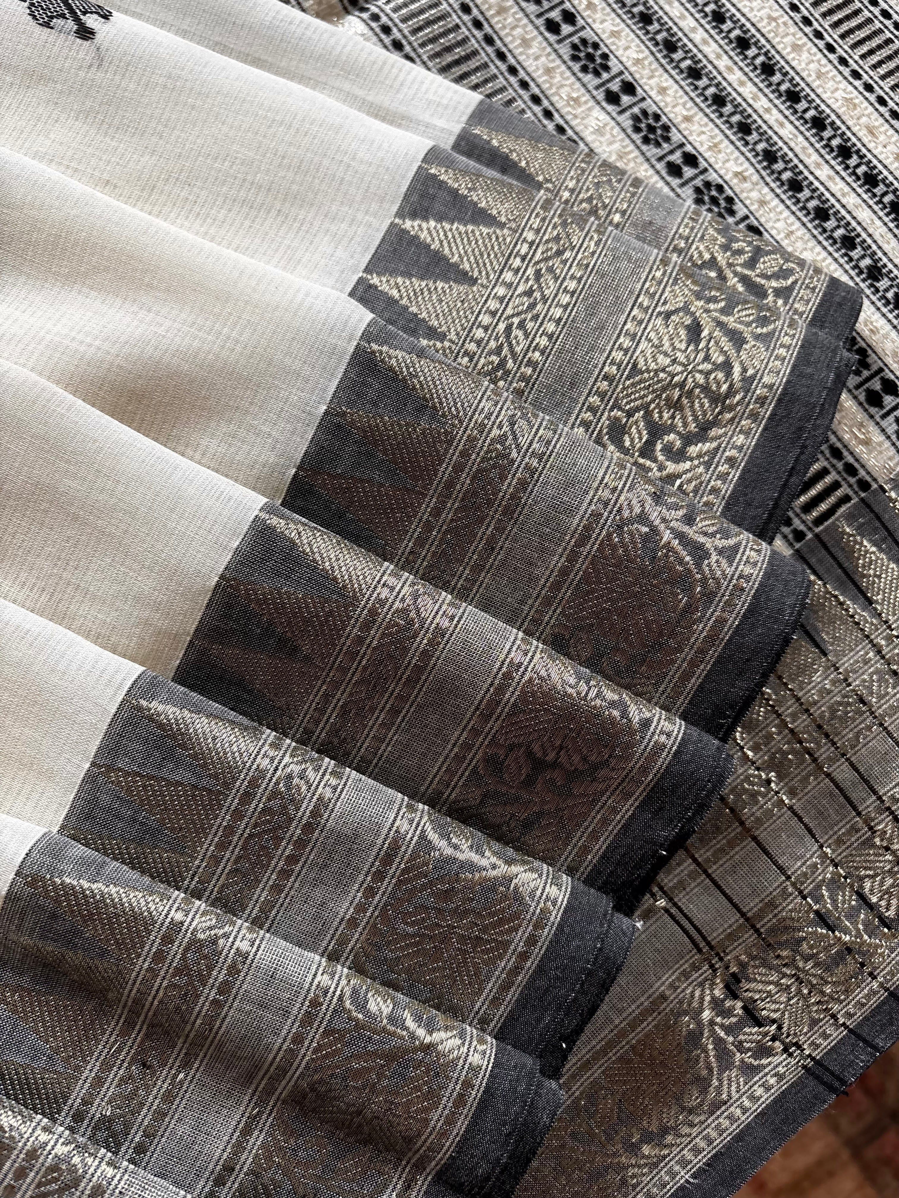 Handwoven Offwhite Black Colour Phulia Cotton Saree