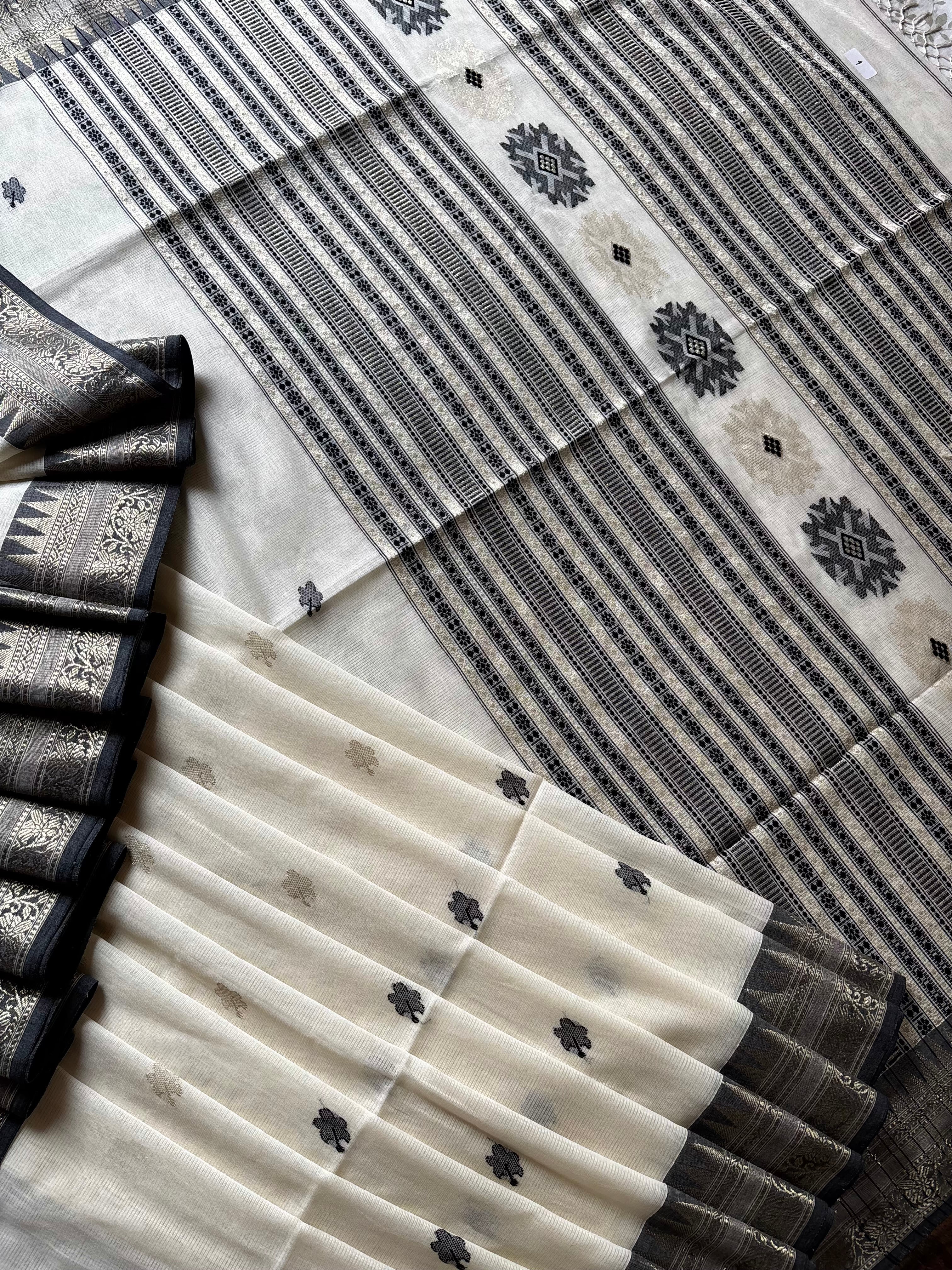 Handwoven Offwhite Black Colour Phulia Cotton Saree