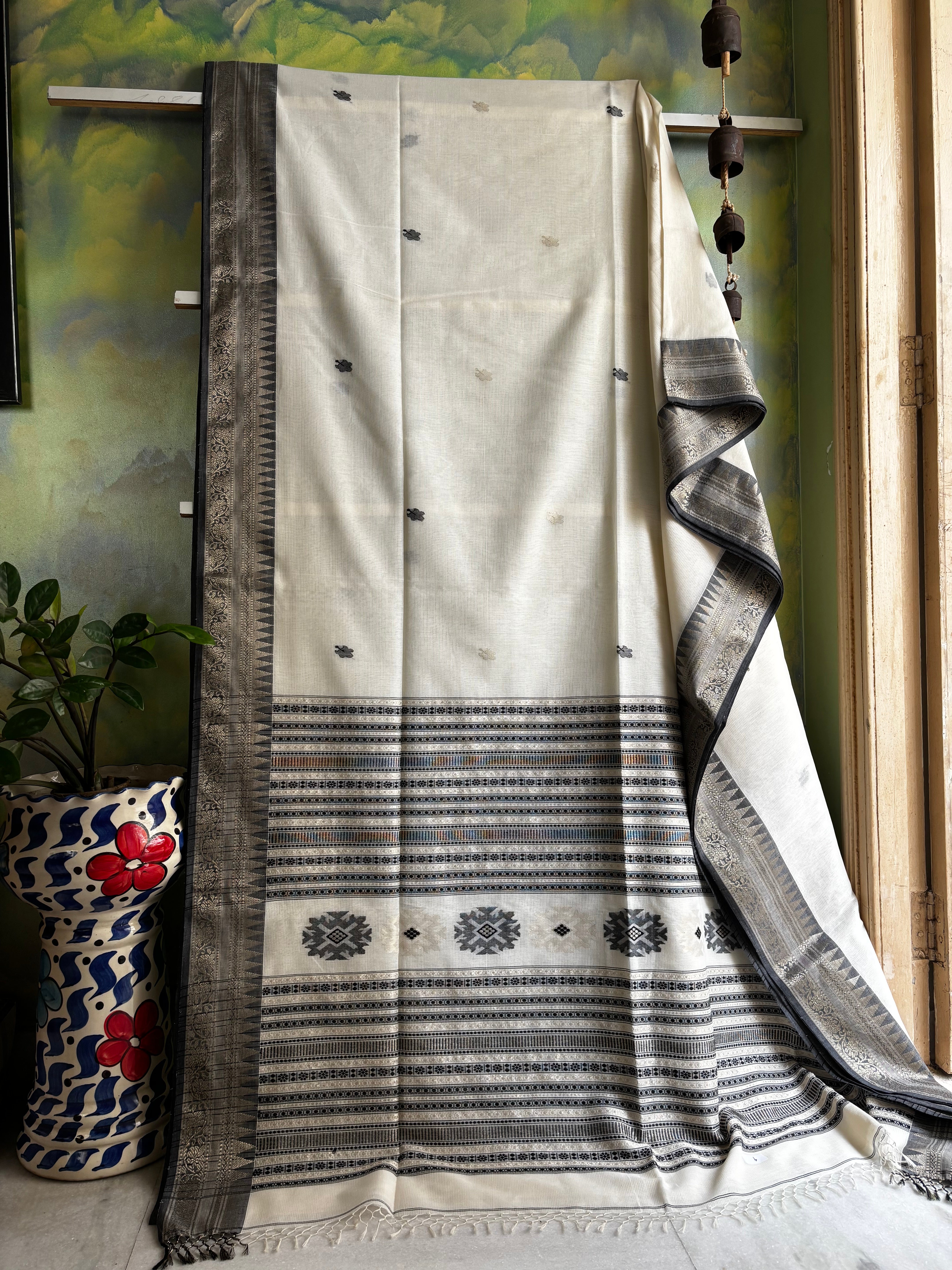 Handwoven Offwhite Black Colour Phulia Cotton Saree