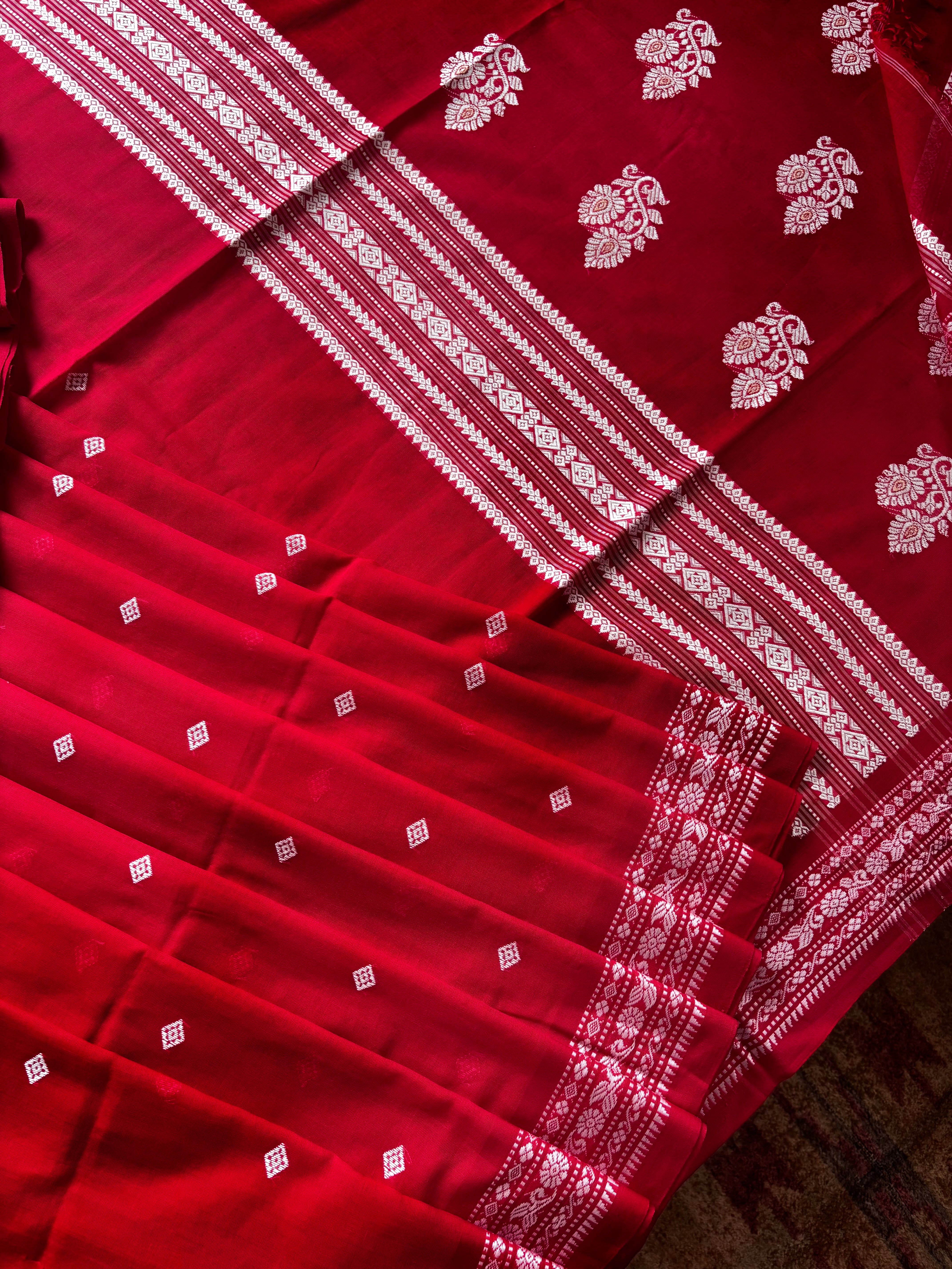Handwoven Red Colour Phulia Cotton Saree