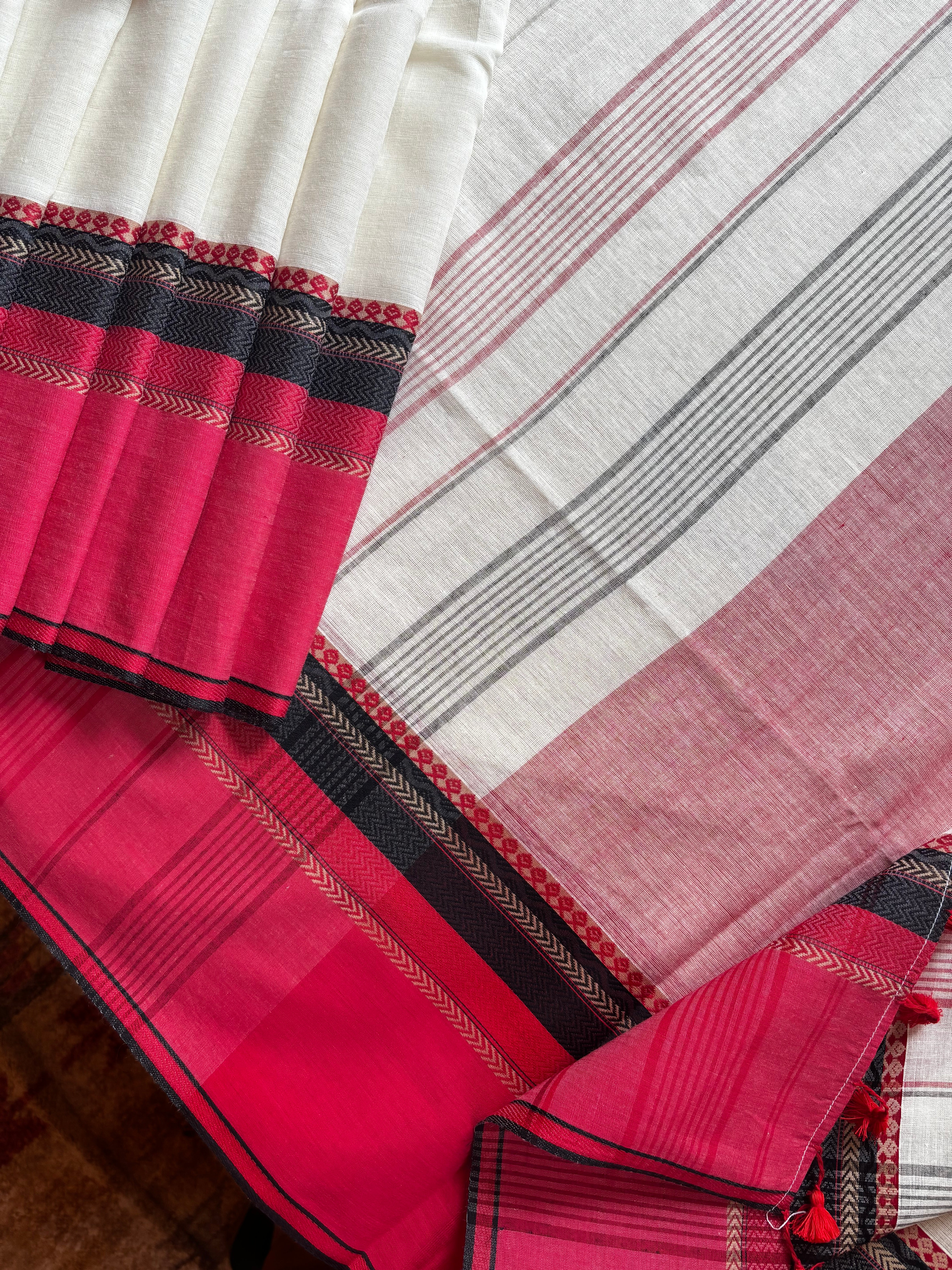 Handwoven Offwhite Red Phulia Cotton Saree