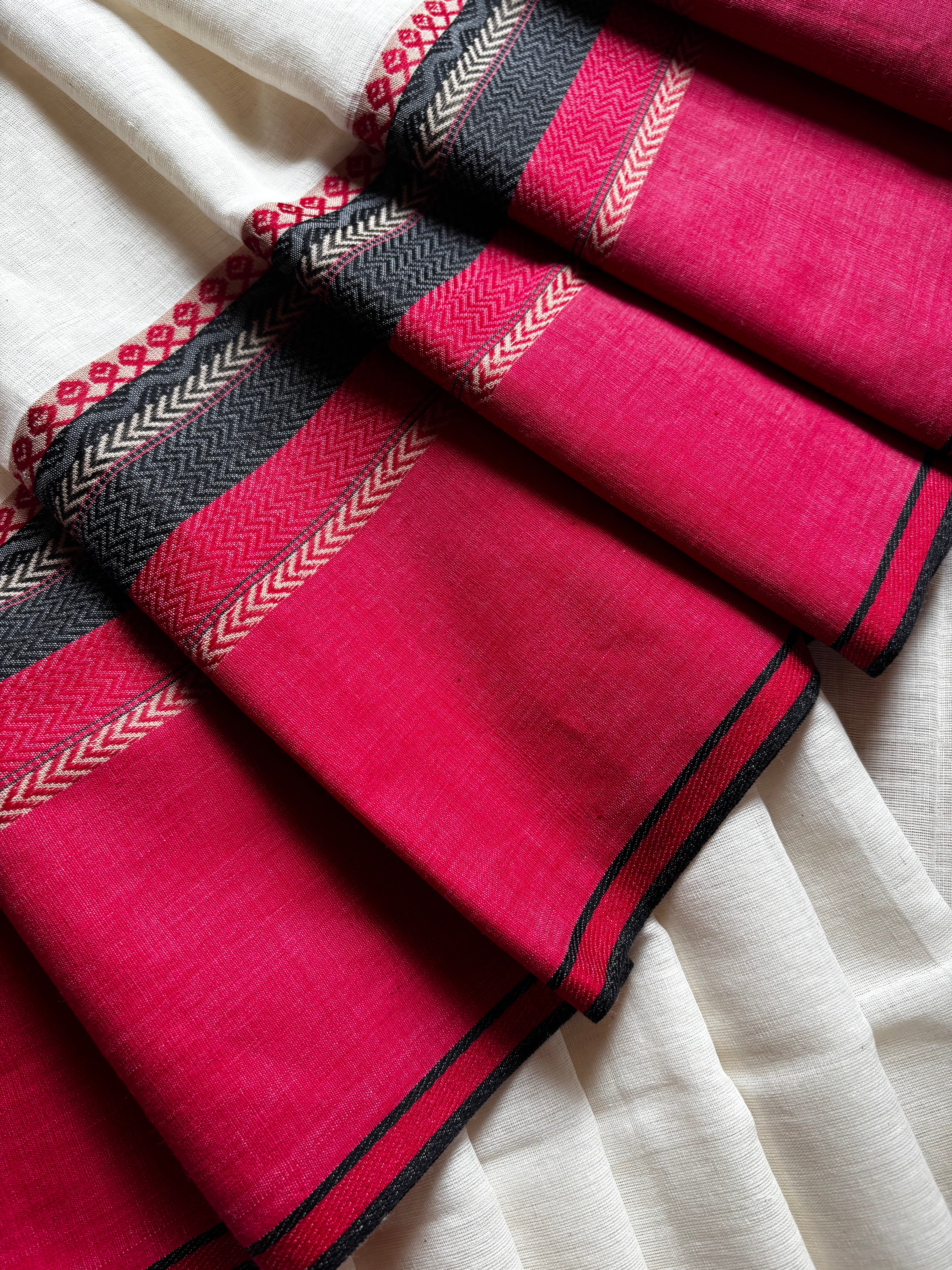 Handwoven Offwhite Red Phulia Cotton Saree