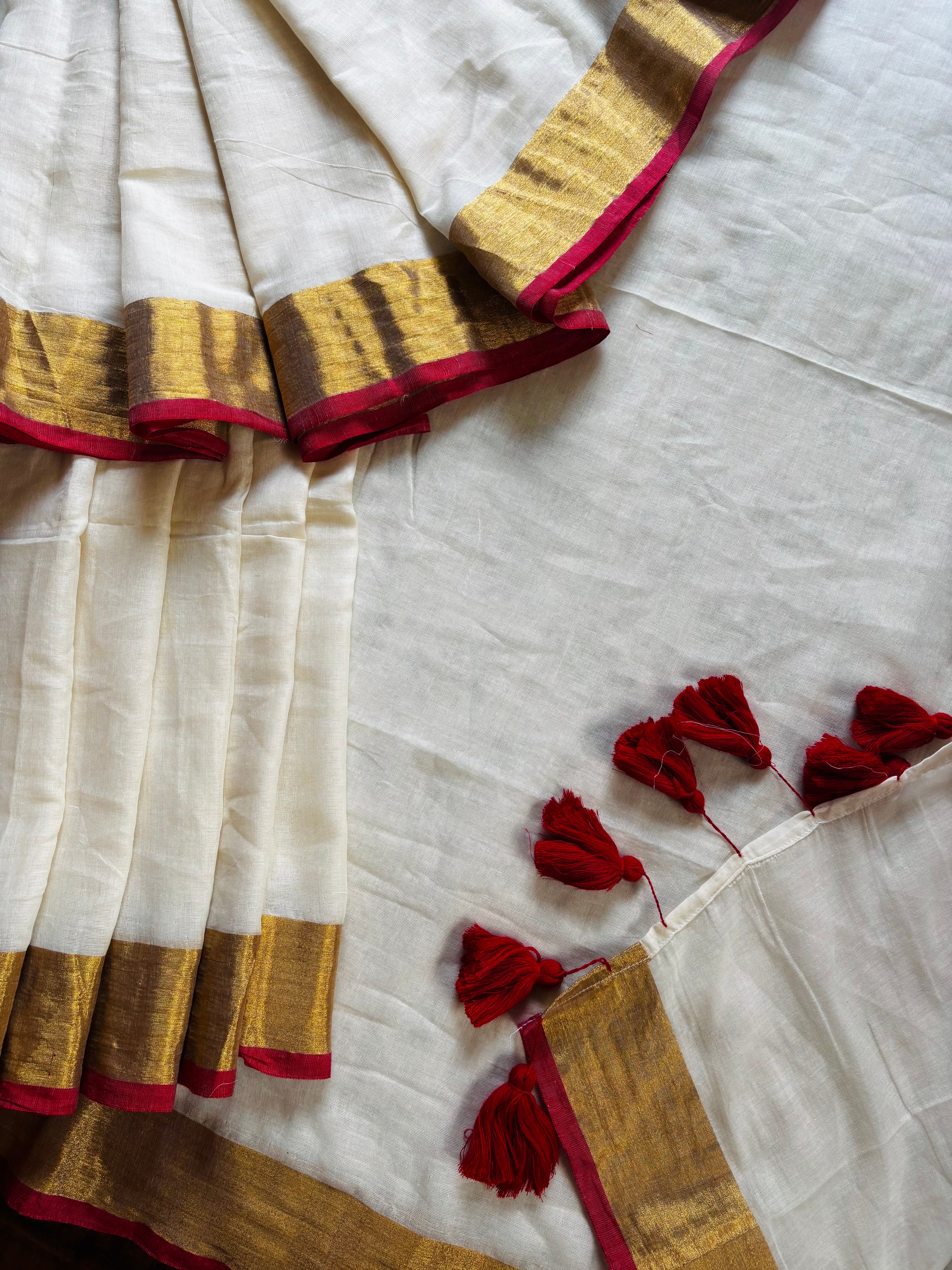 Cream Colour Red Zari Border Mul Cotton Saree