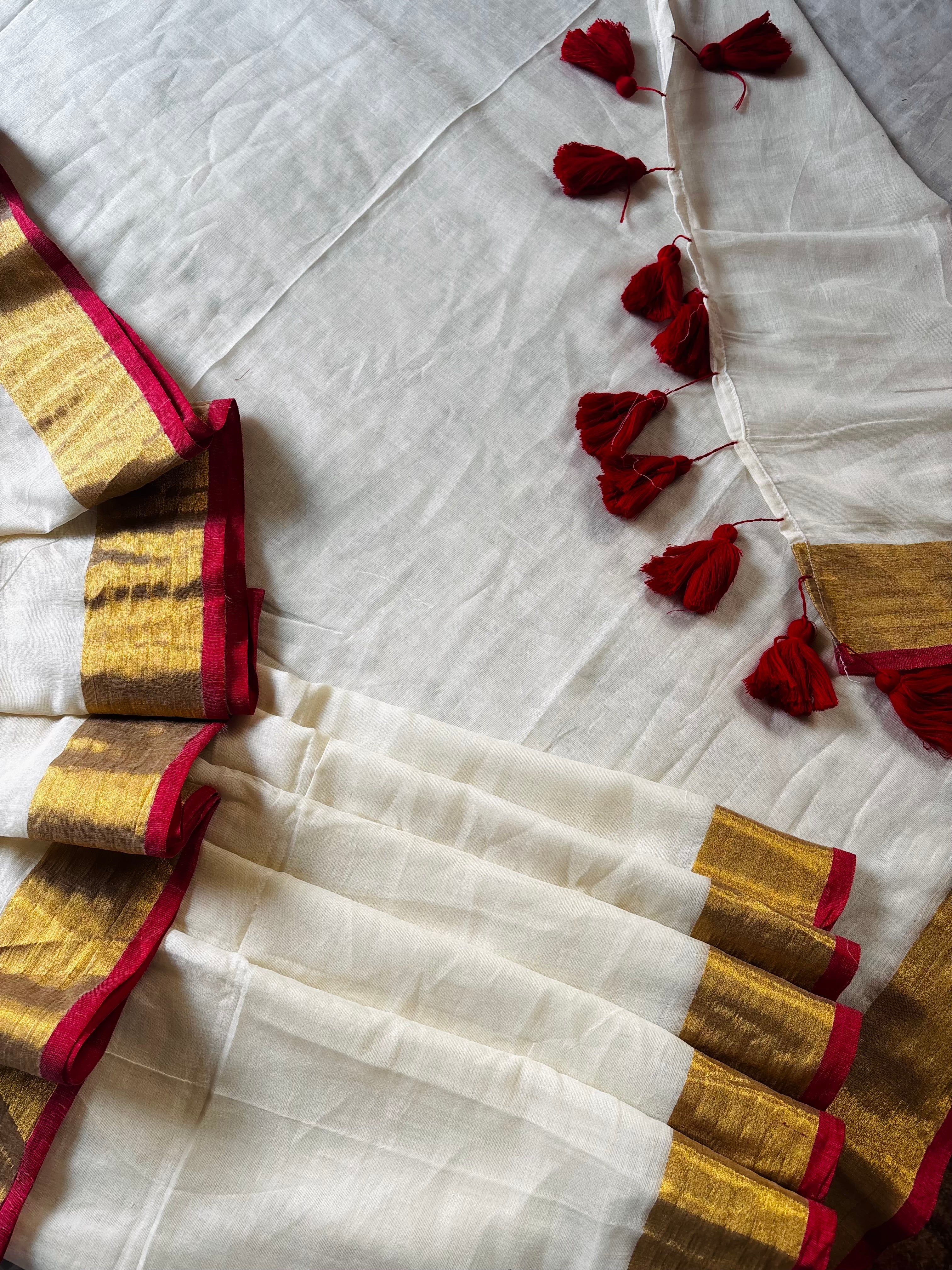 Cream Colour Red Zari Border Mul Cotton Saree