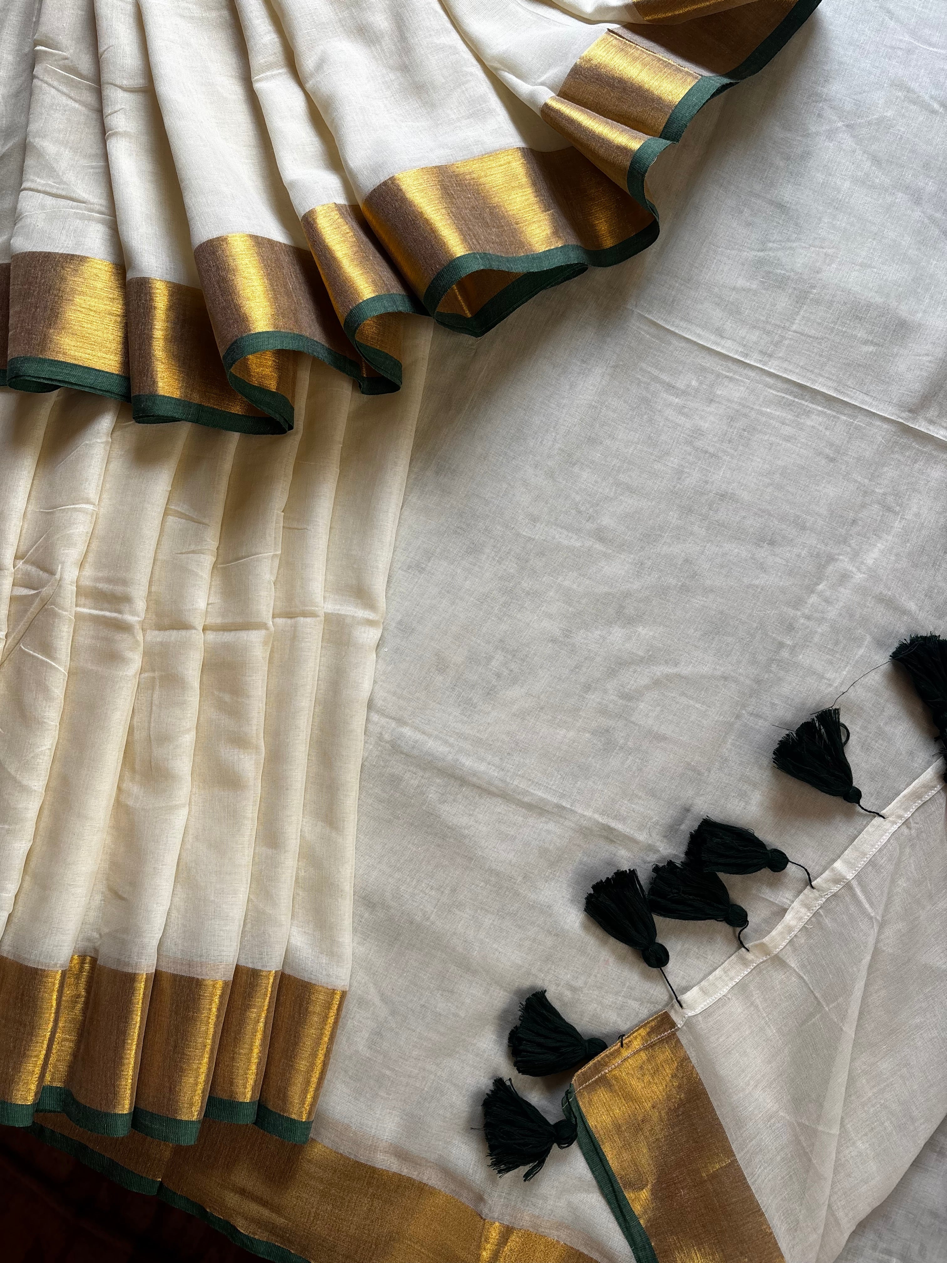 Cream Colour Green Zari Border Mul Cotton Saree