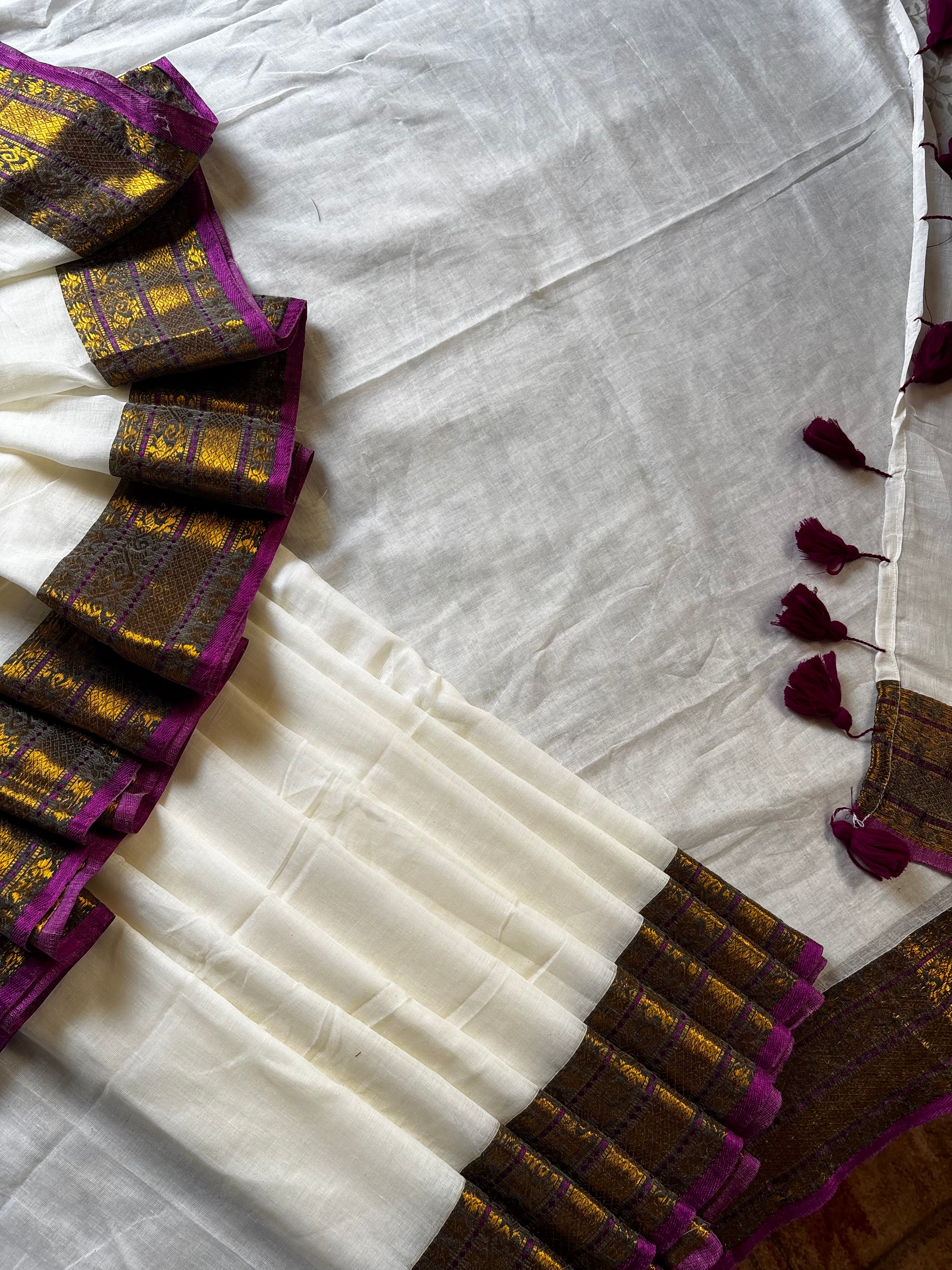 Offwhite Colour Purple Border Mul Cotton Saree
