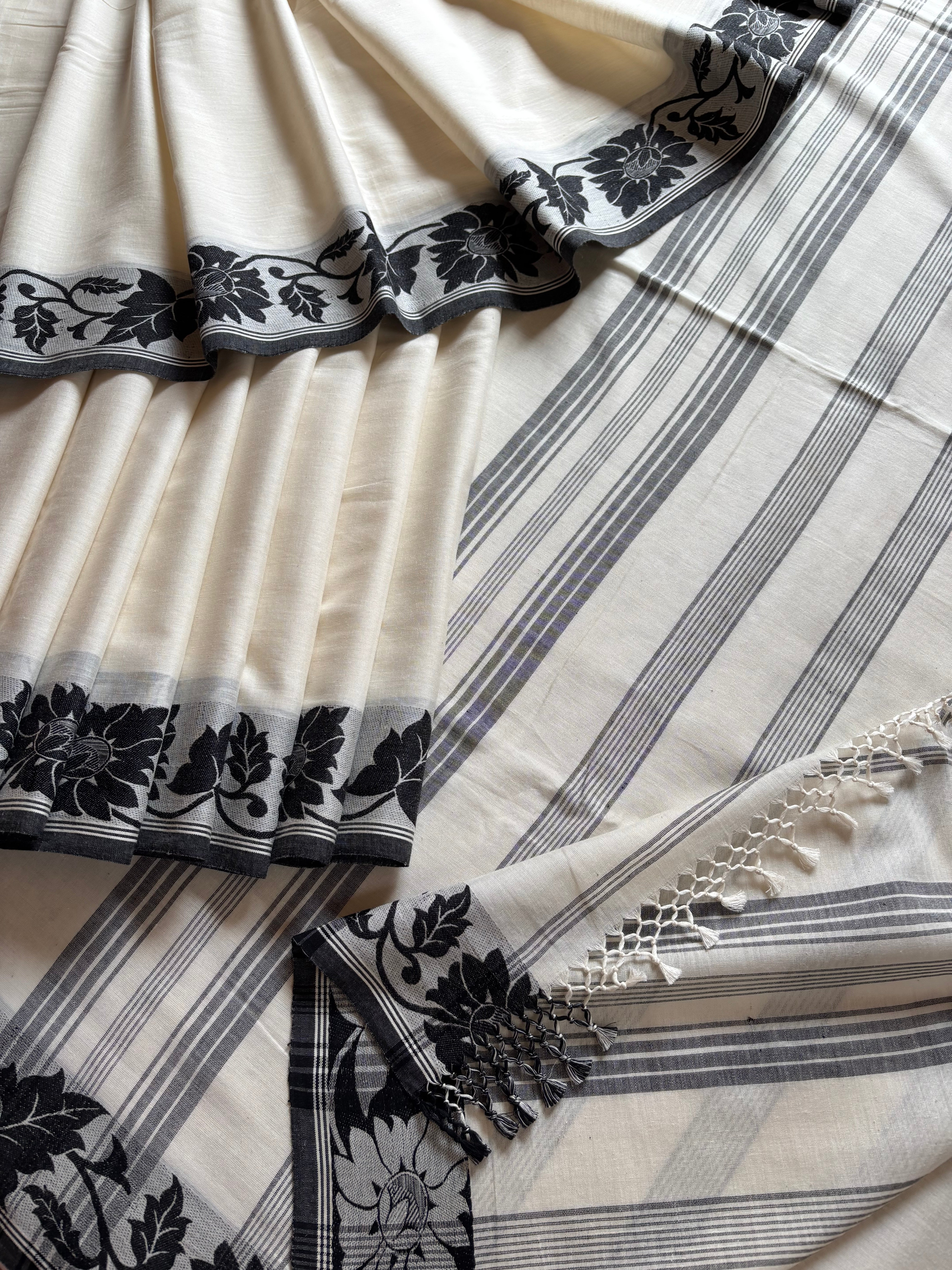 Handwoven Offwhite Black Phulia Cotton Saree
