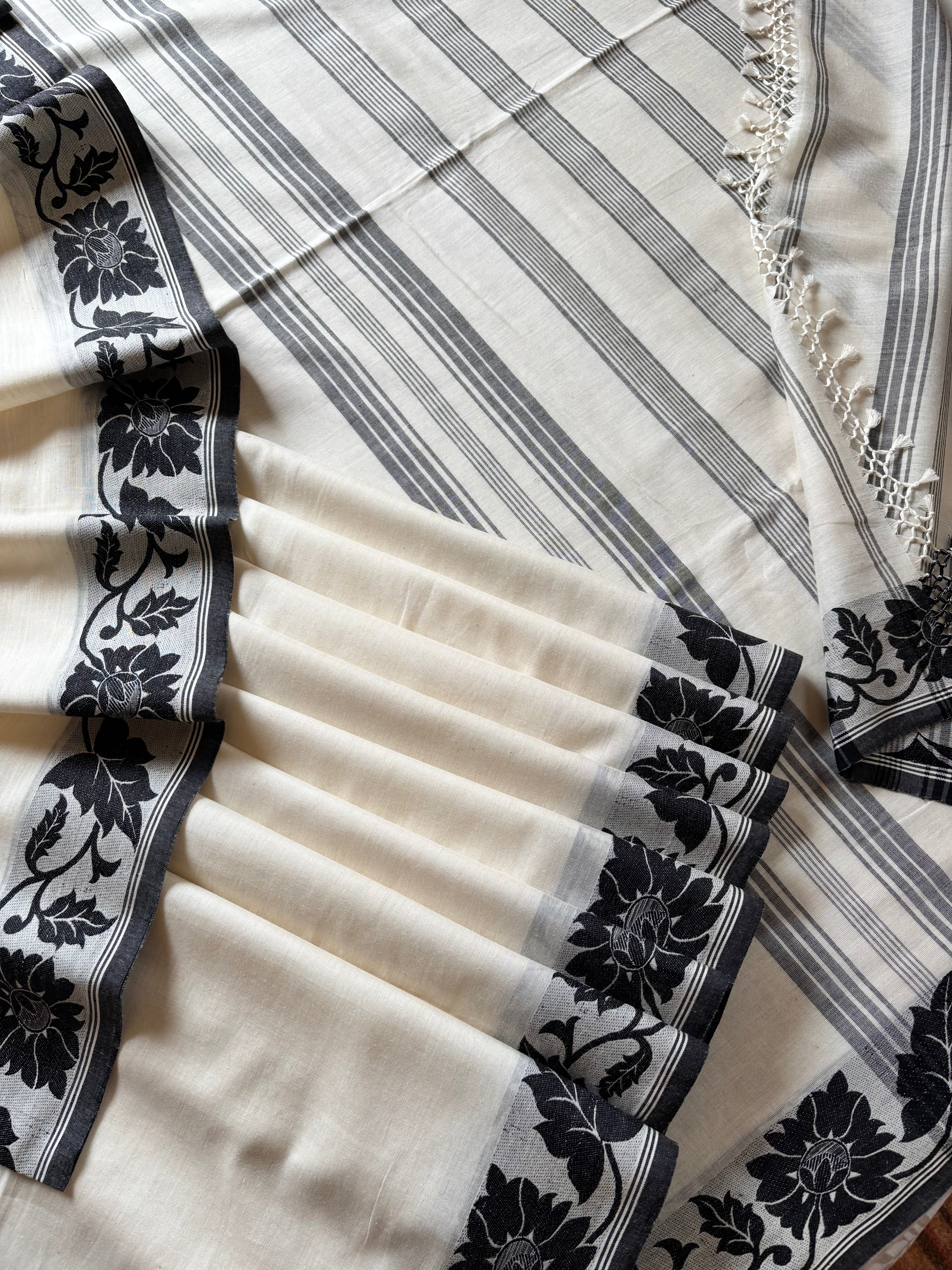 Handwoven Offwhite Black Phulia Cotton Saree