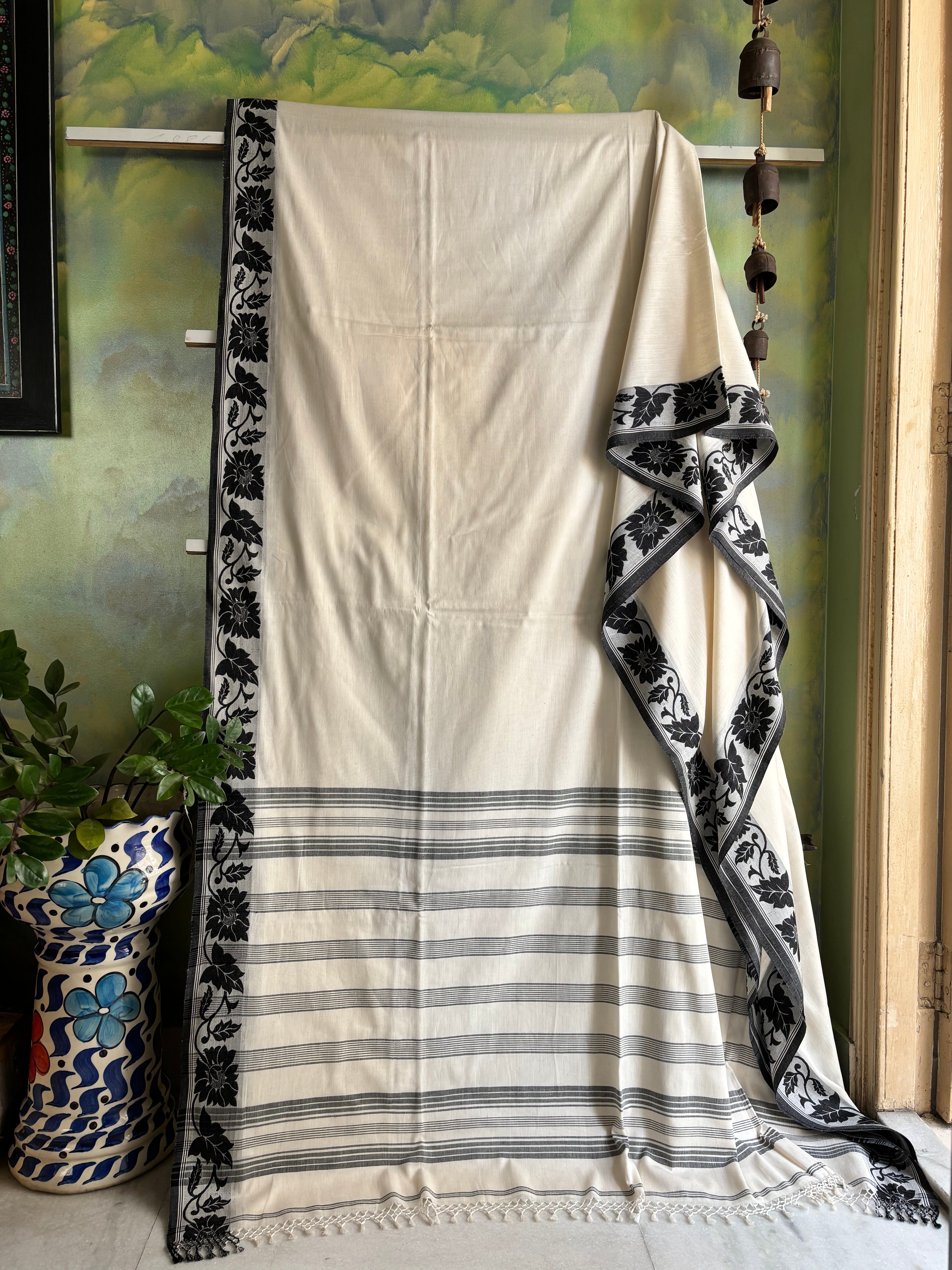 Handwoven Offwhite Black Phulia Cotton Saree
