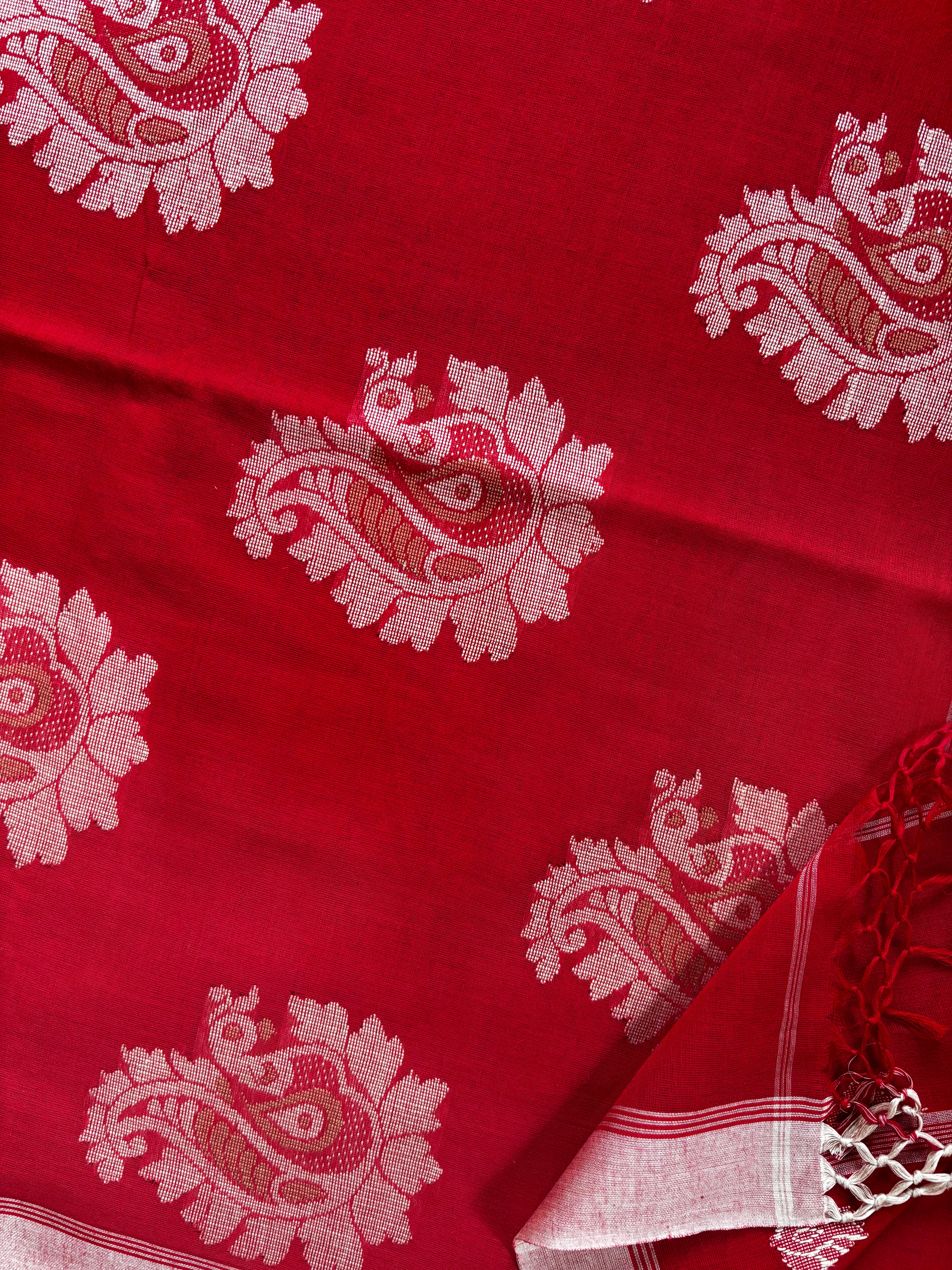 Handwoven Red White Cotton Jamdani Saree