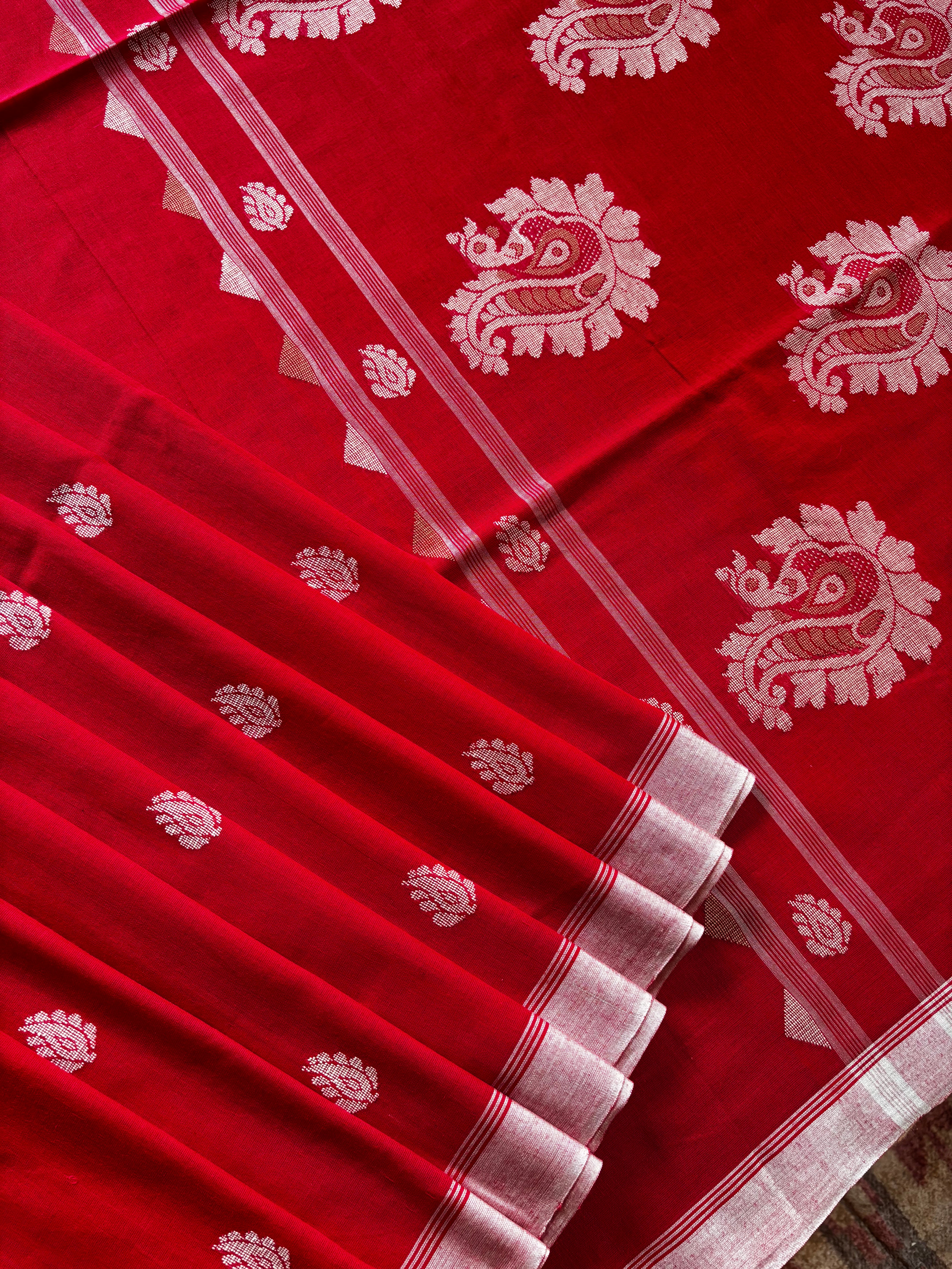 Handwoven Red White Cotton Jamdani Saree
