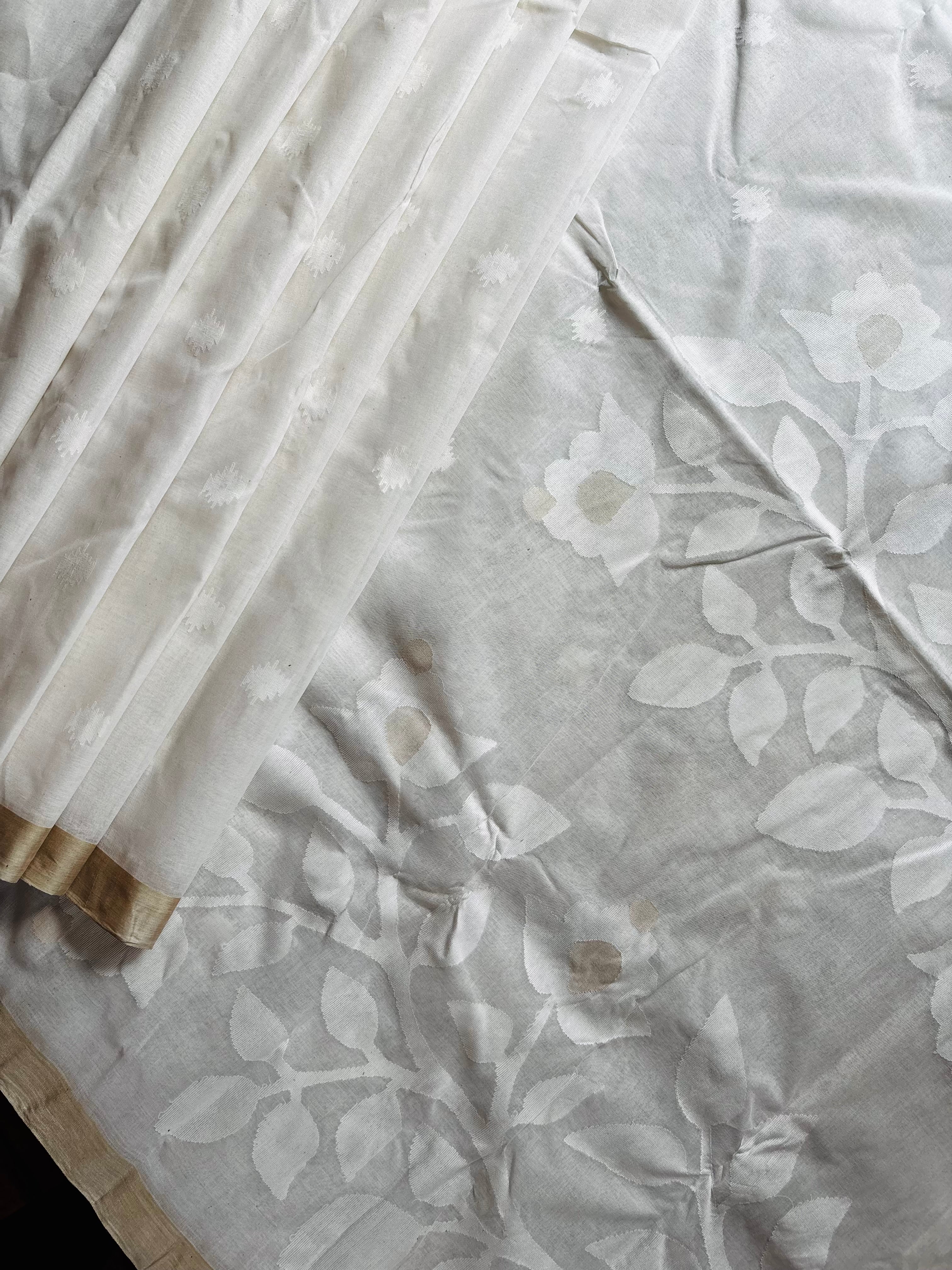 Handwoven White Colour Cotton Jamdani Saree