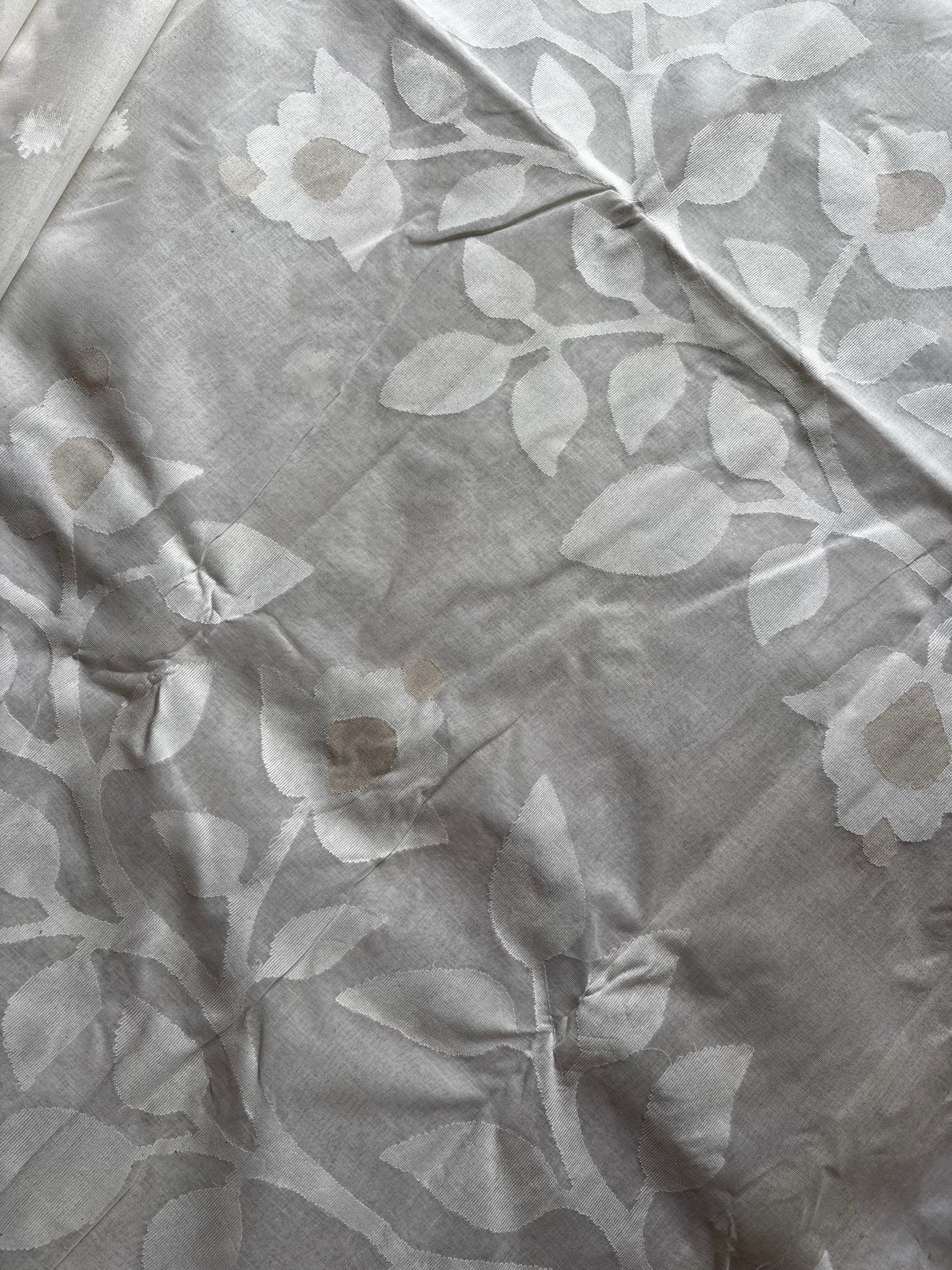 Handwoven White Colour Cotton Jamdani Saree