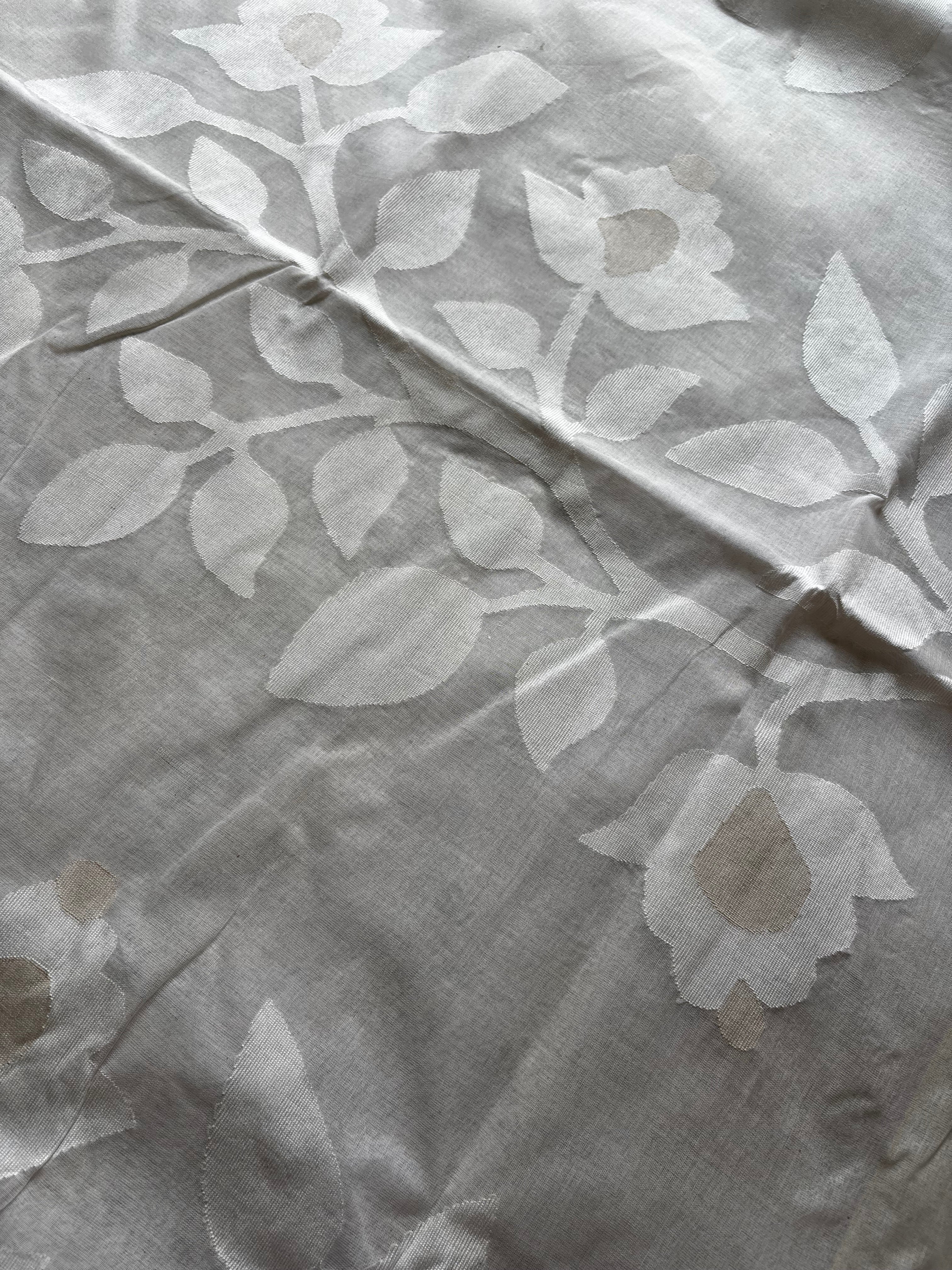 Handwoven White Colour Cotton Jamdani Saree