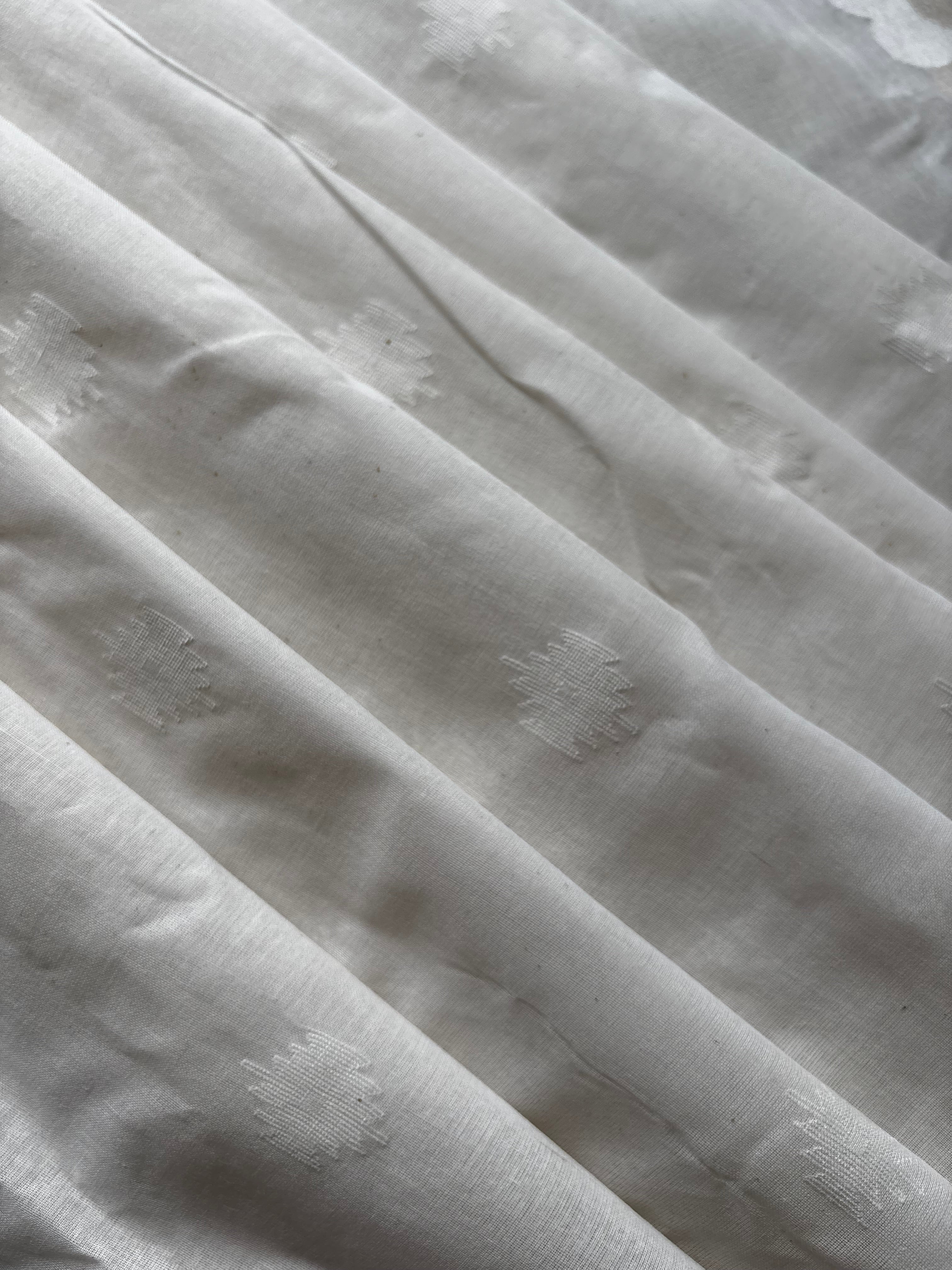 Handwoven White Colour Cotton Jamdani Saree