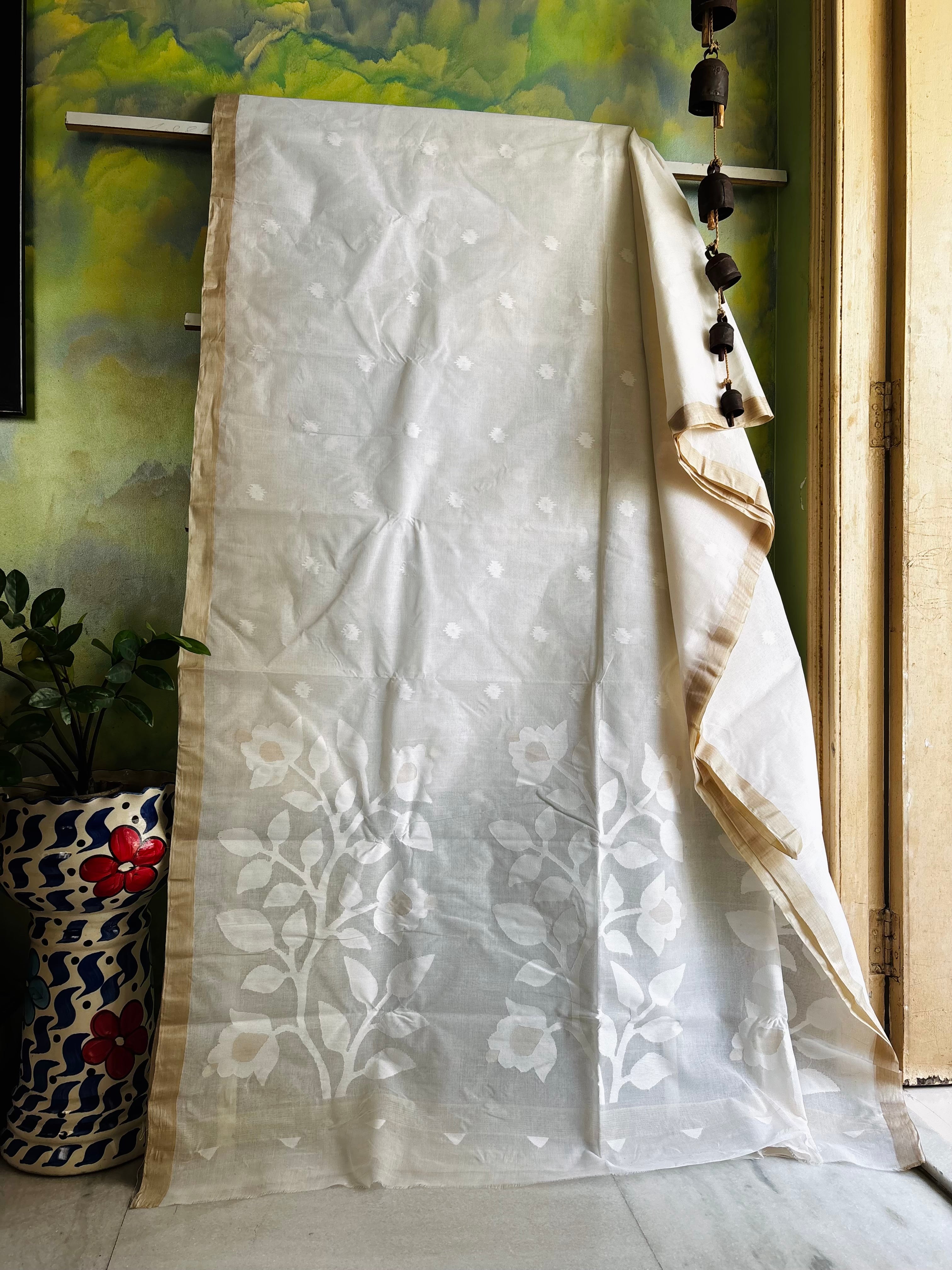 Handwoven White Colour Cotton Jamdani Saree