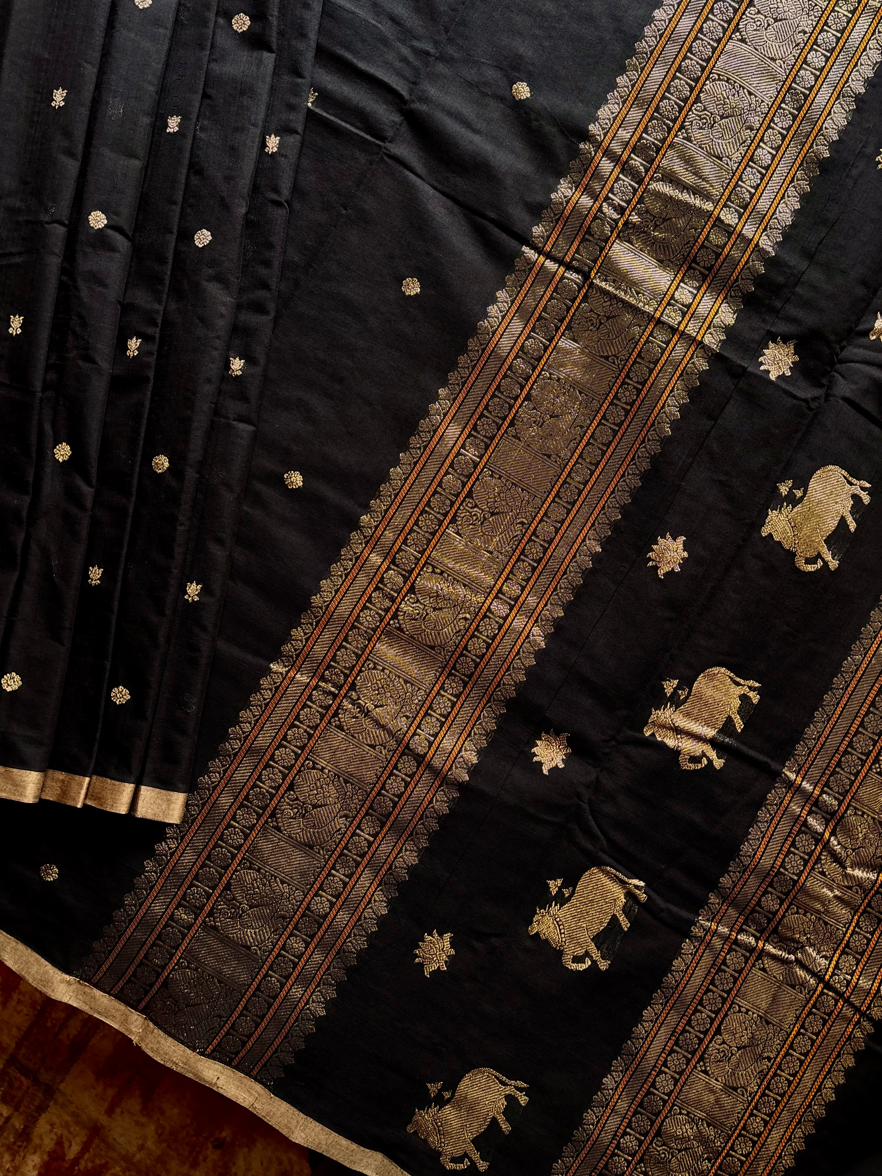 Handwoven Black Colour Kanchipuram Cotton Saree