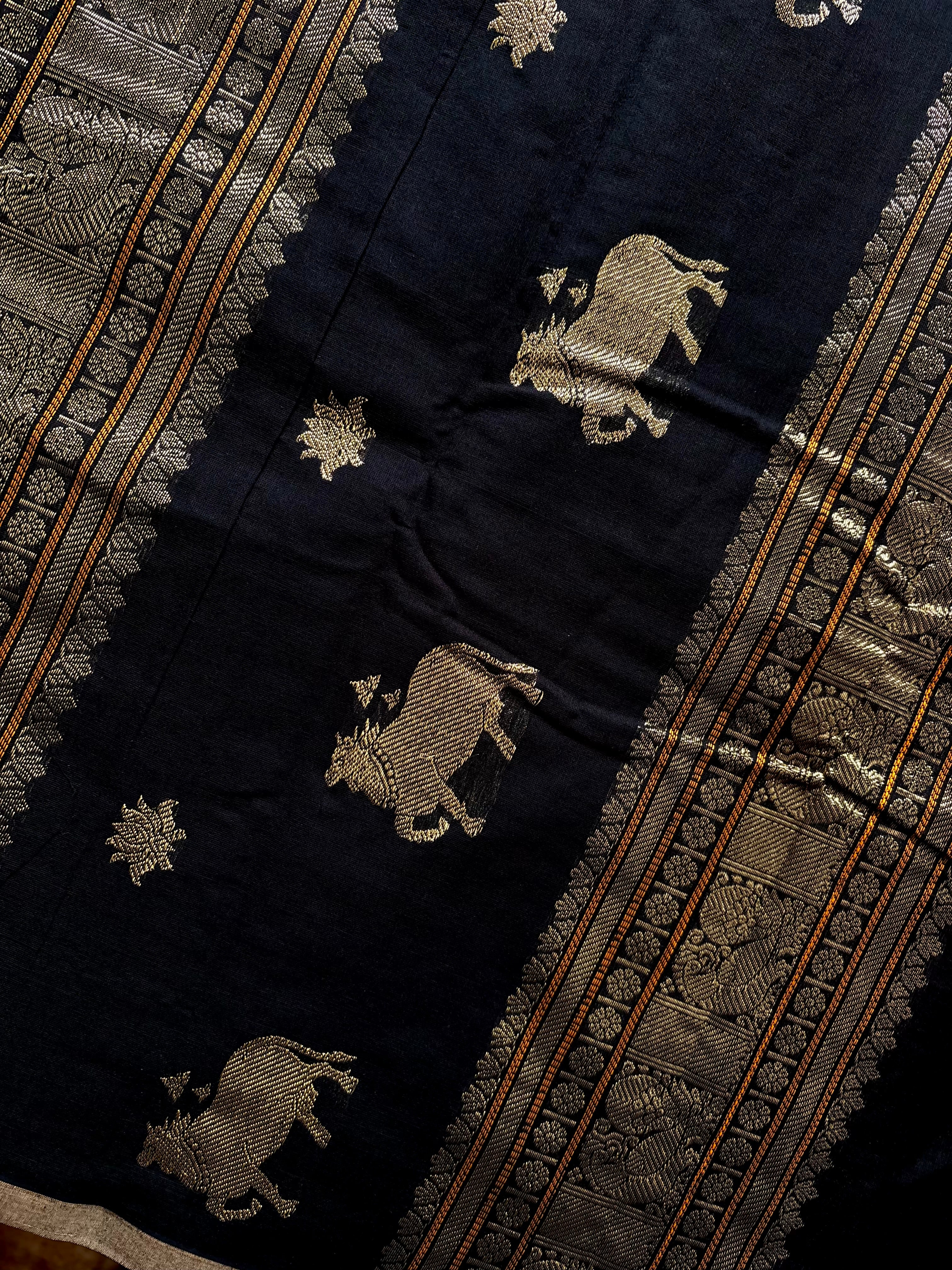 Handwoven Black Colour Kanchipuram Cotton Saree