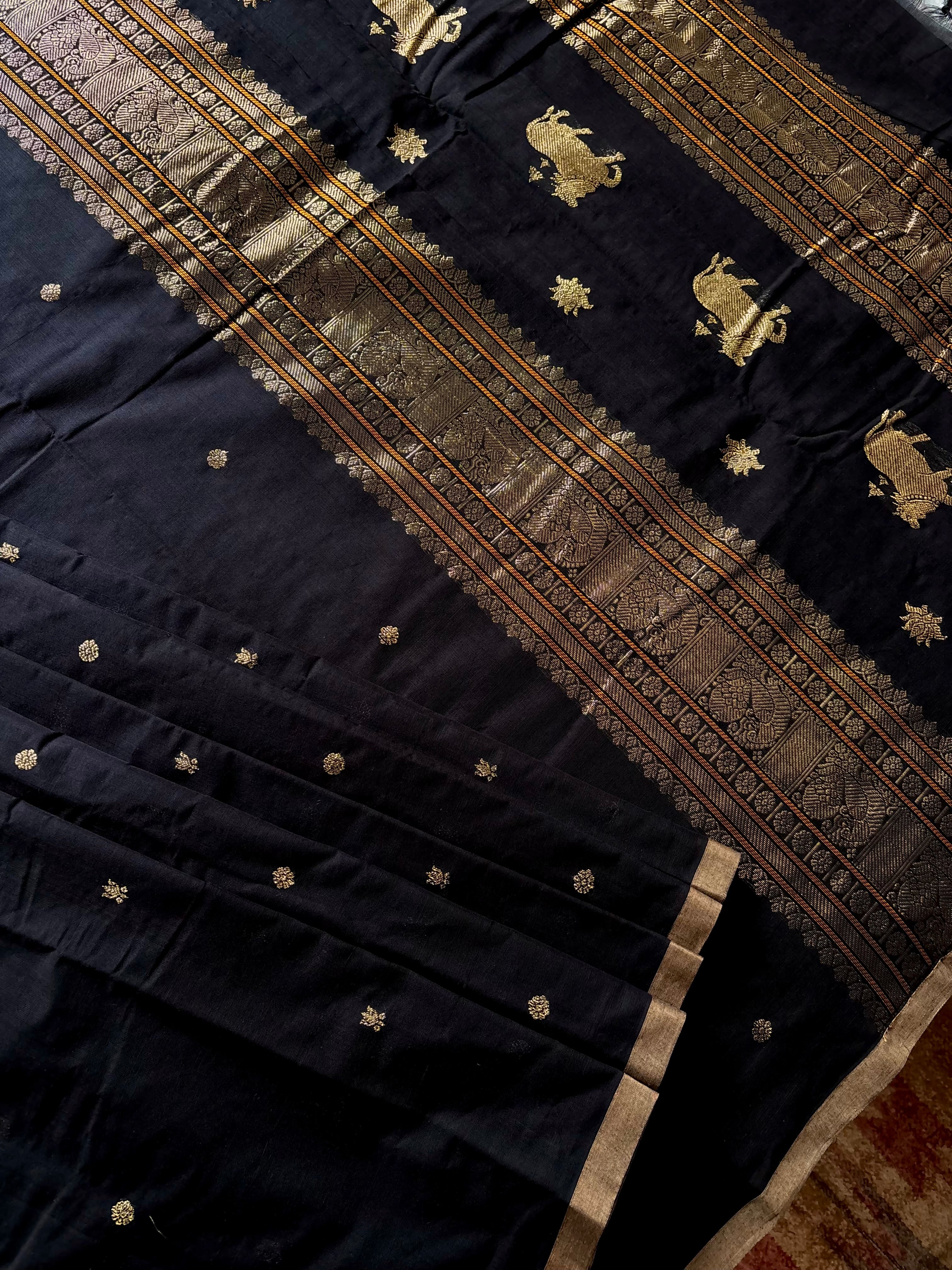 Handwoven Black Colour Kanchipuram Cotton Saree