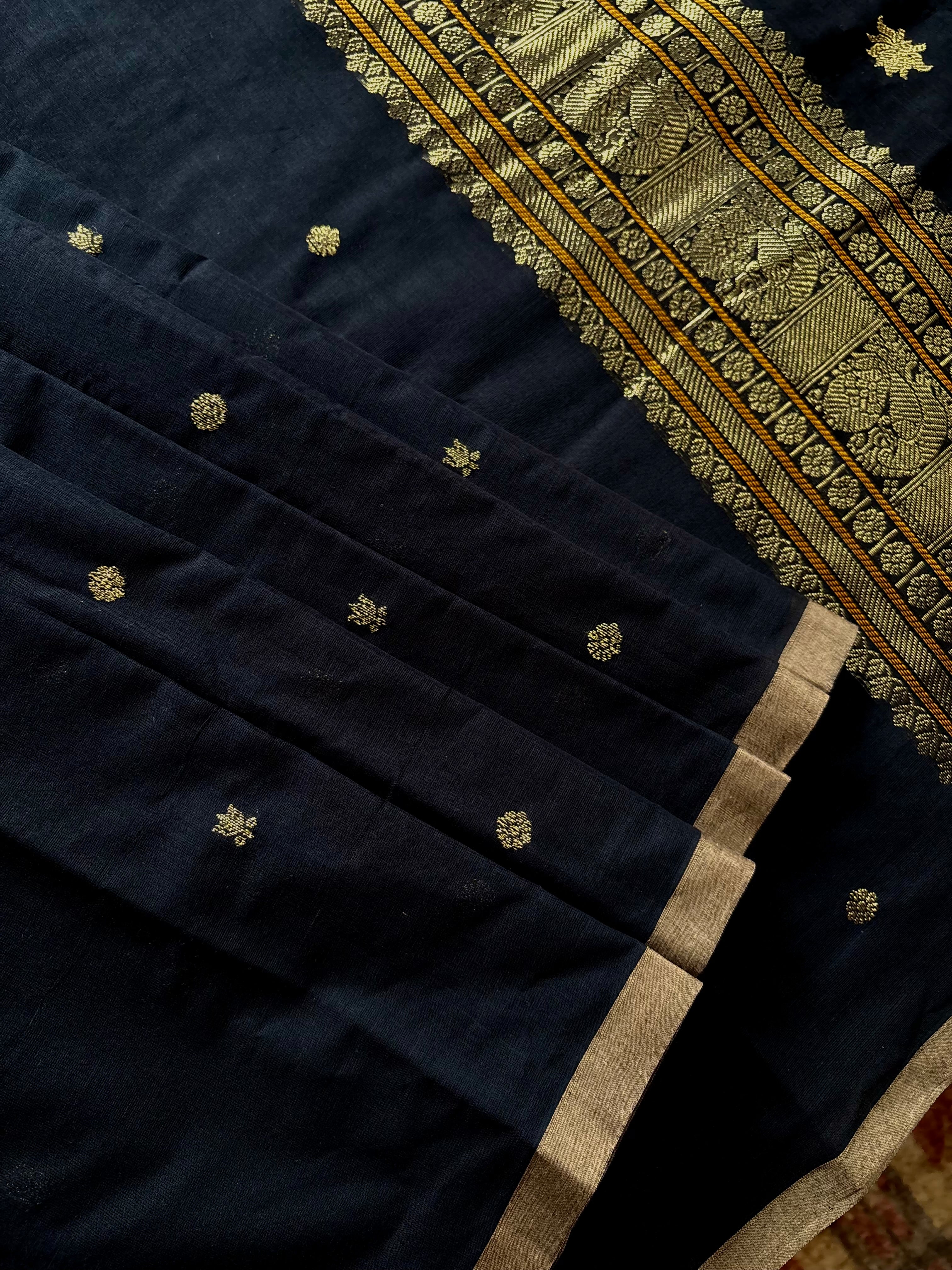 Handwoven Black Colour Kanchipuram Cotton Saree