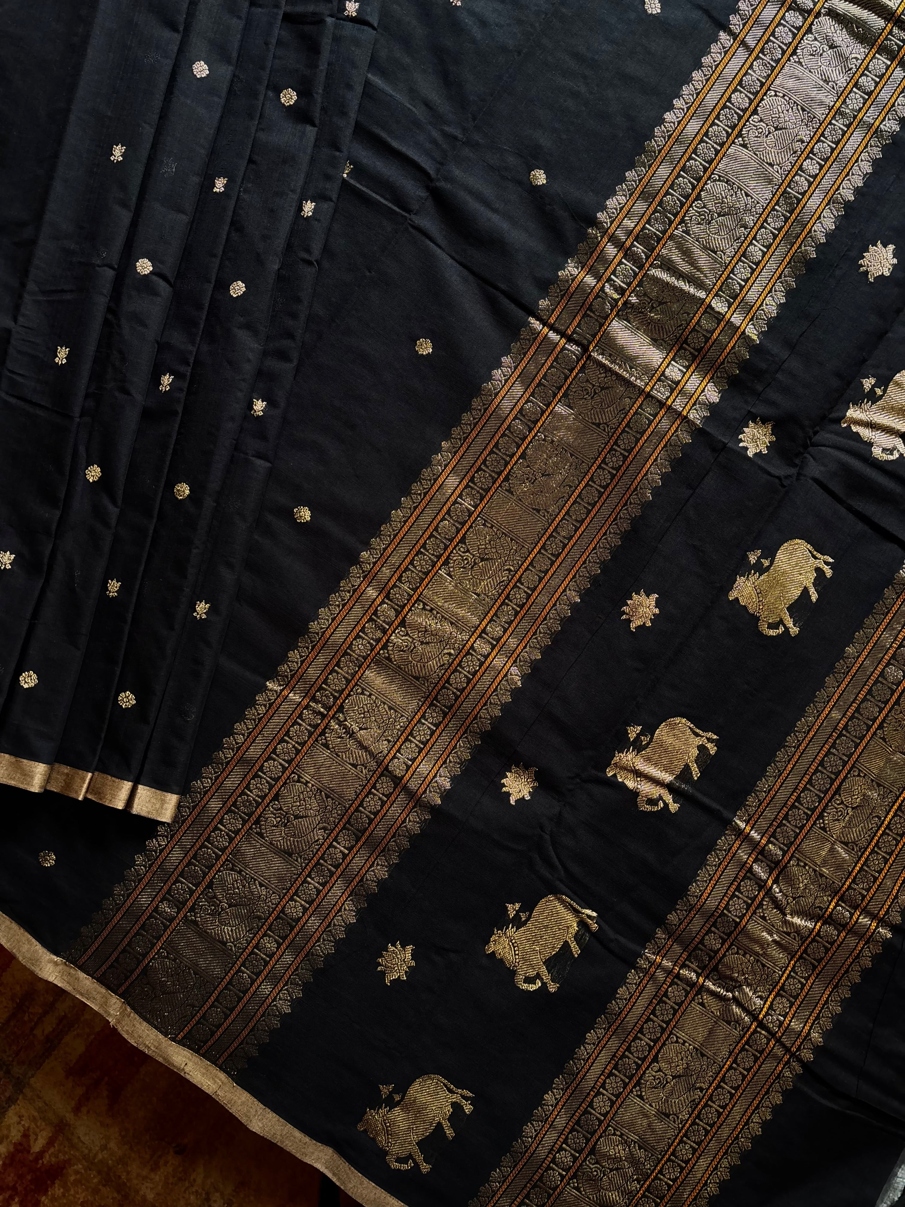 Handwoven Black Colour Kanchipuram Cotton Saree