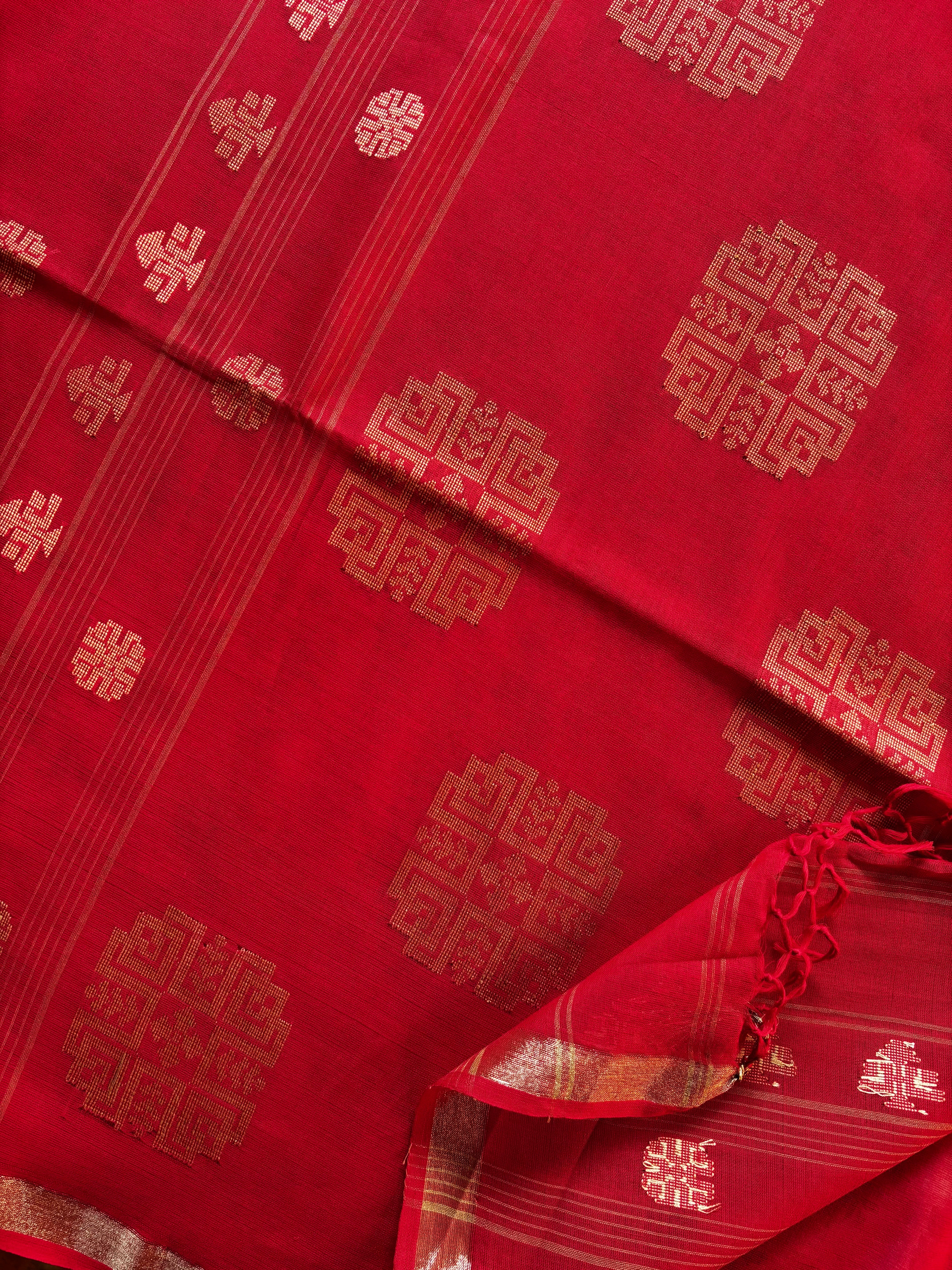 Handwoven Red Beige Cotton Jamdani Saree