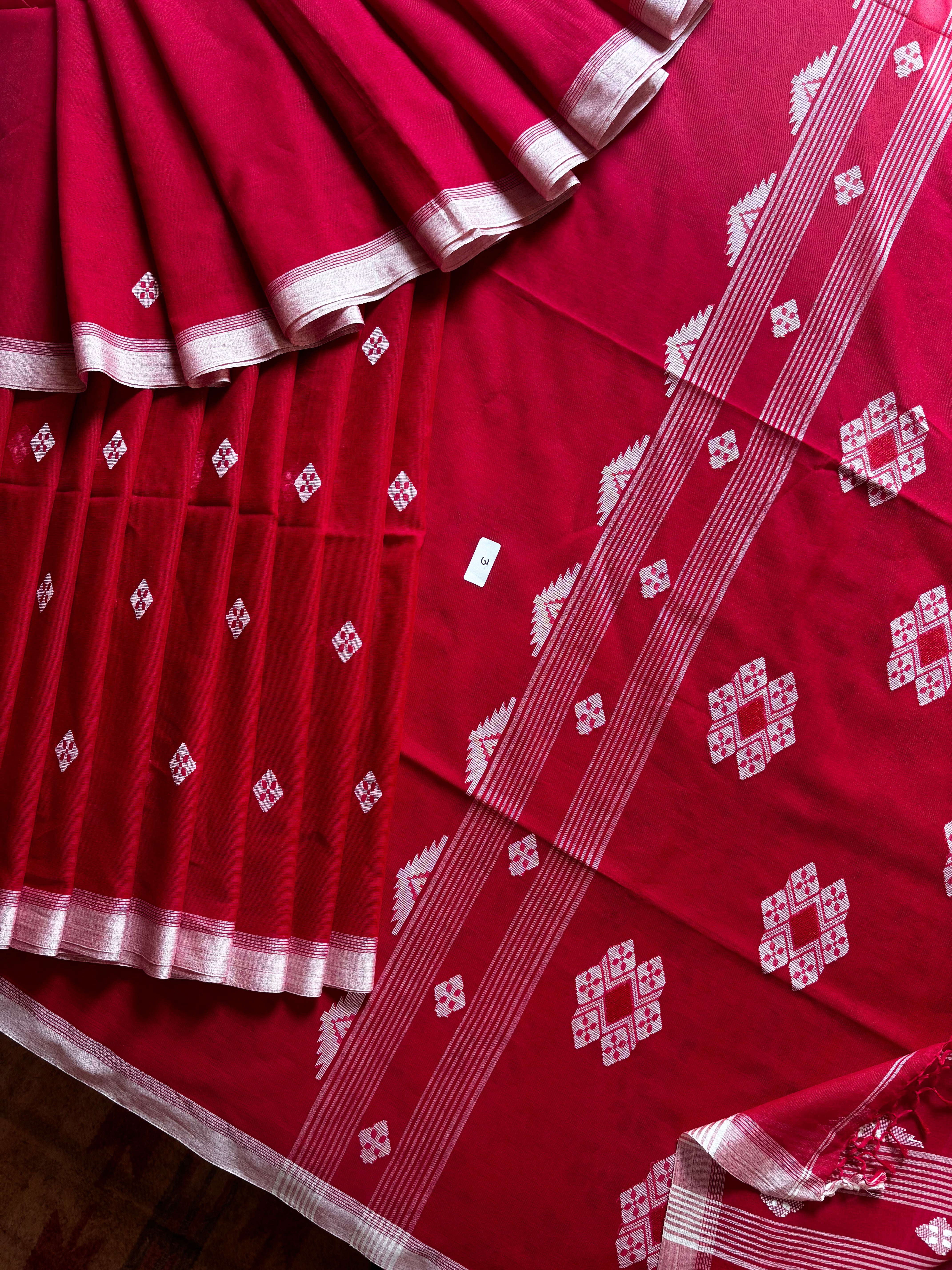Handwoven Red White Phulia Cotton Jamdani Saree