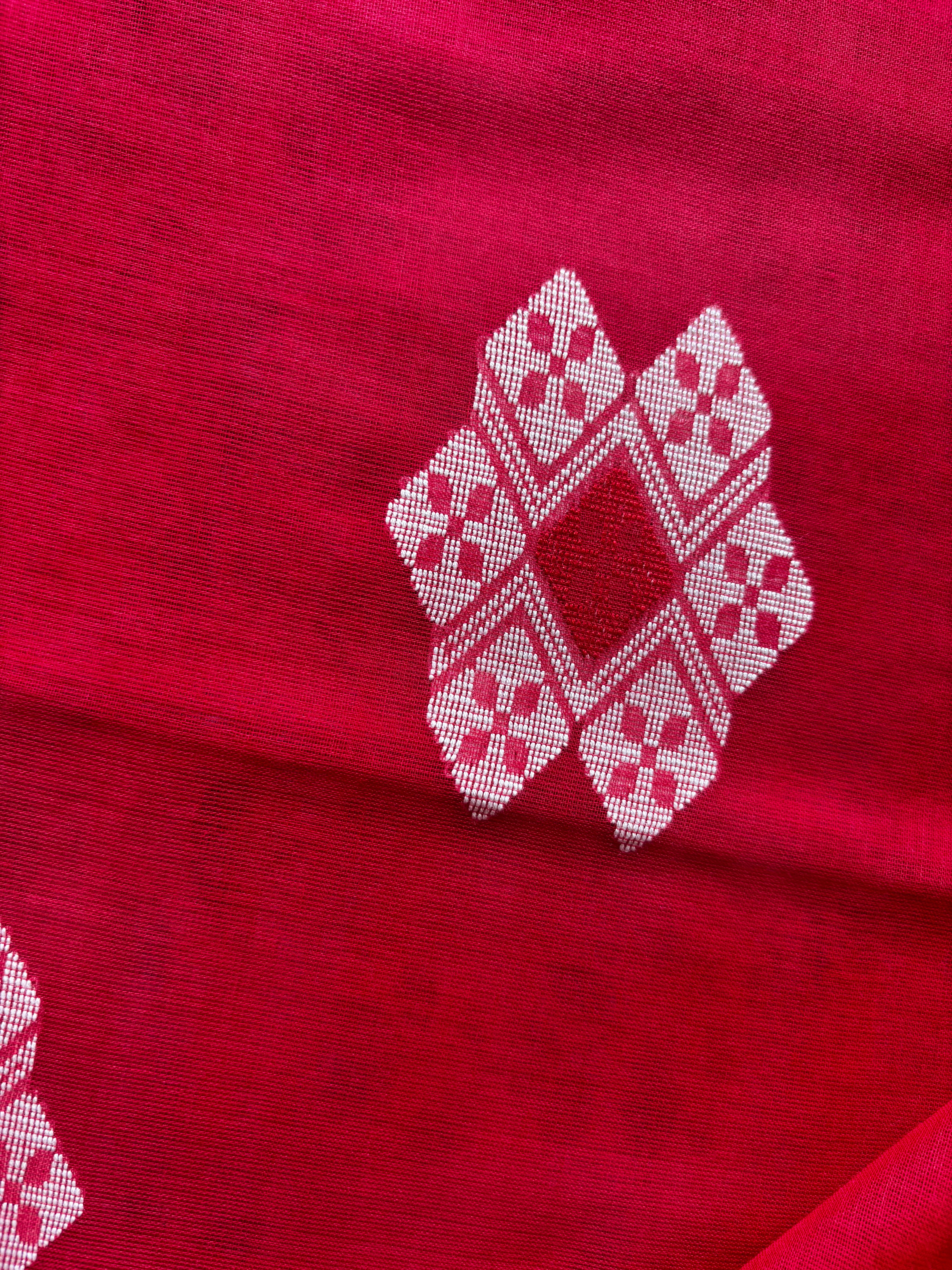 Handwoven Red White Phulia Cotton Jamdani Saree