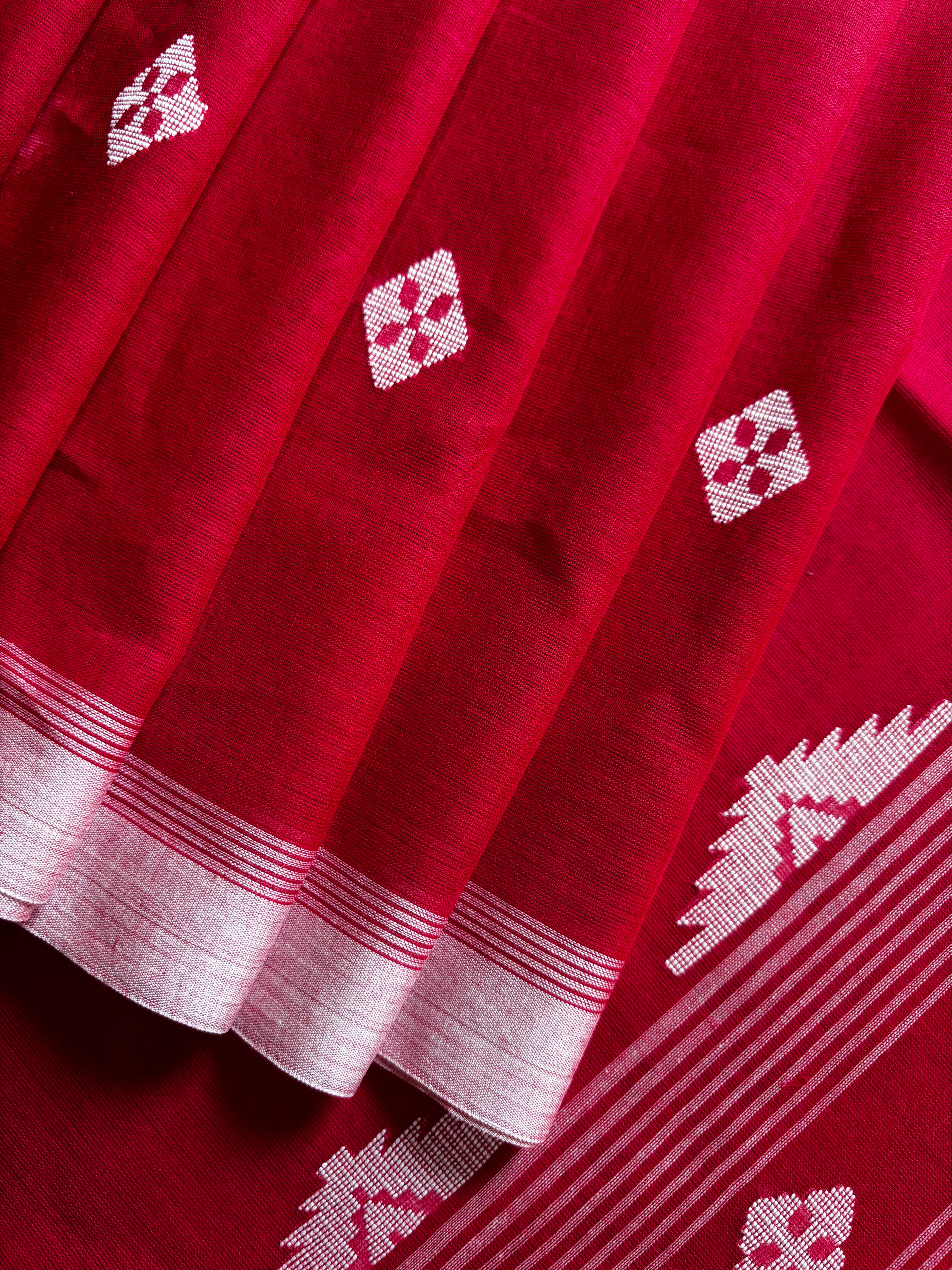 Handwoven Red White Phulia Cotton Jamdani Saree