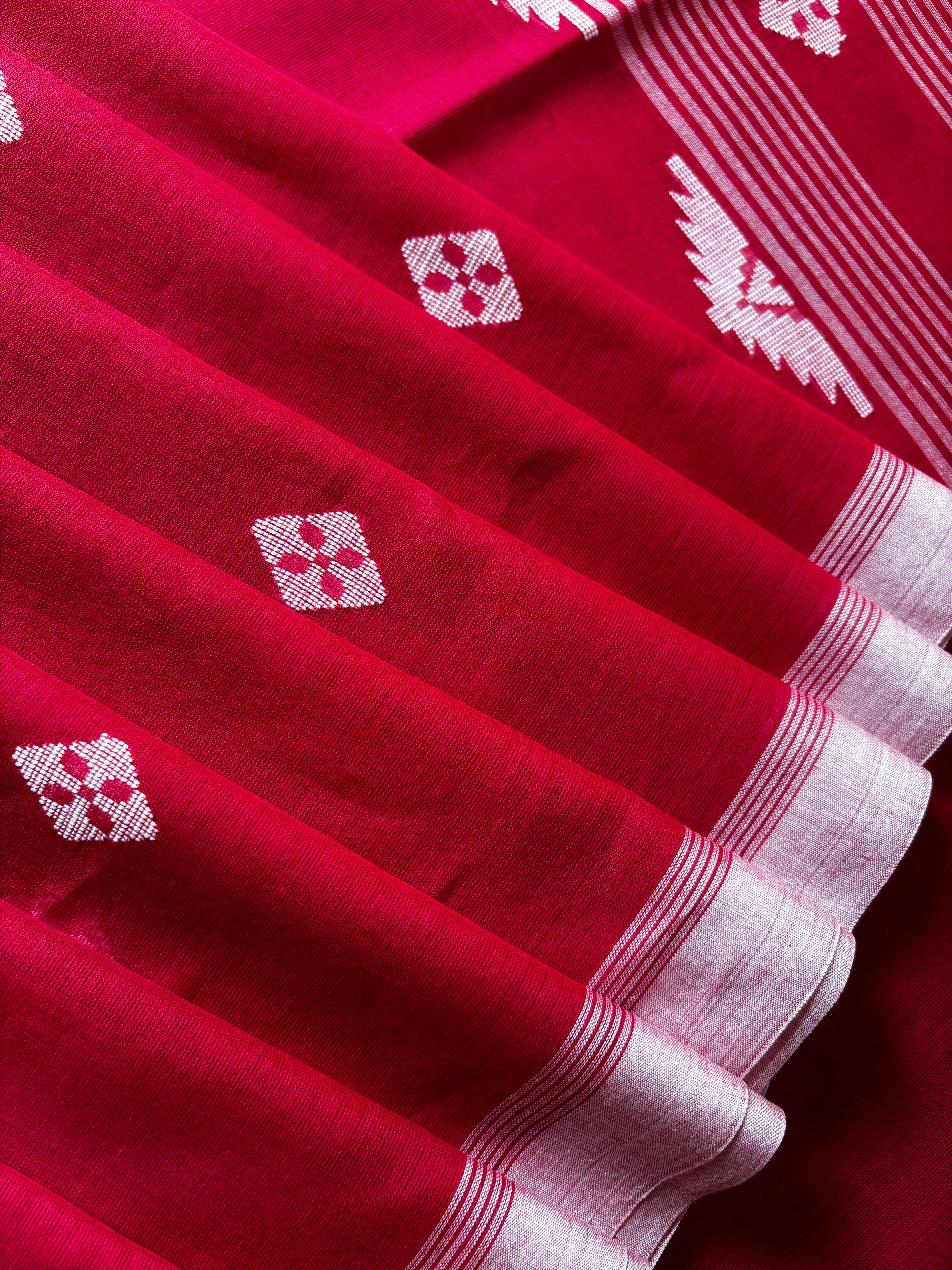 Handwoven Red White Phulia Cotton Jamdani Saree