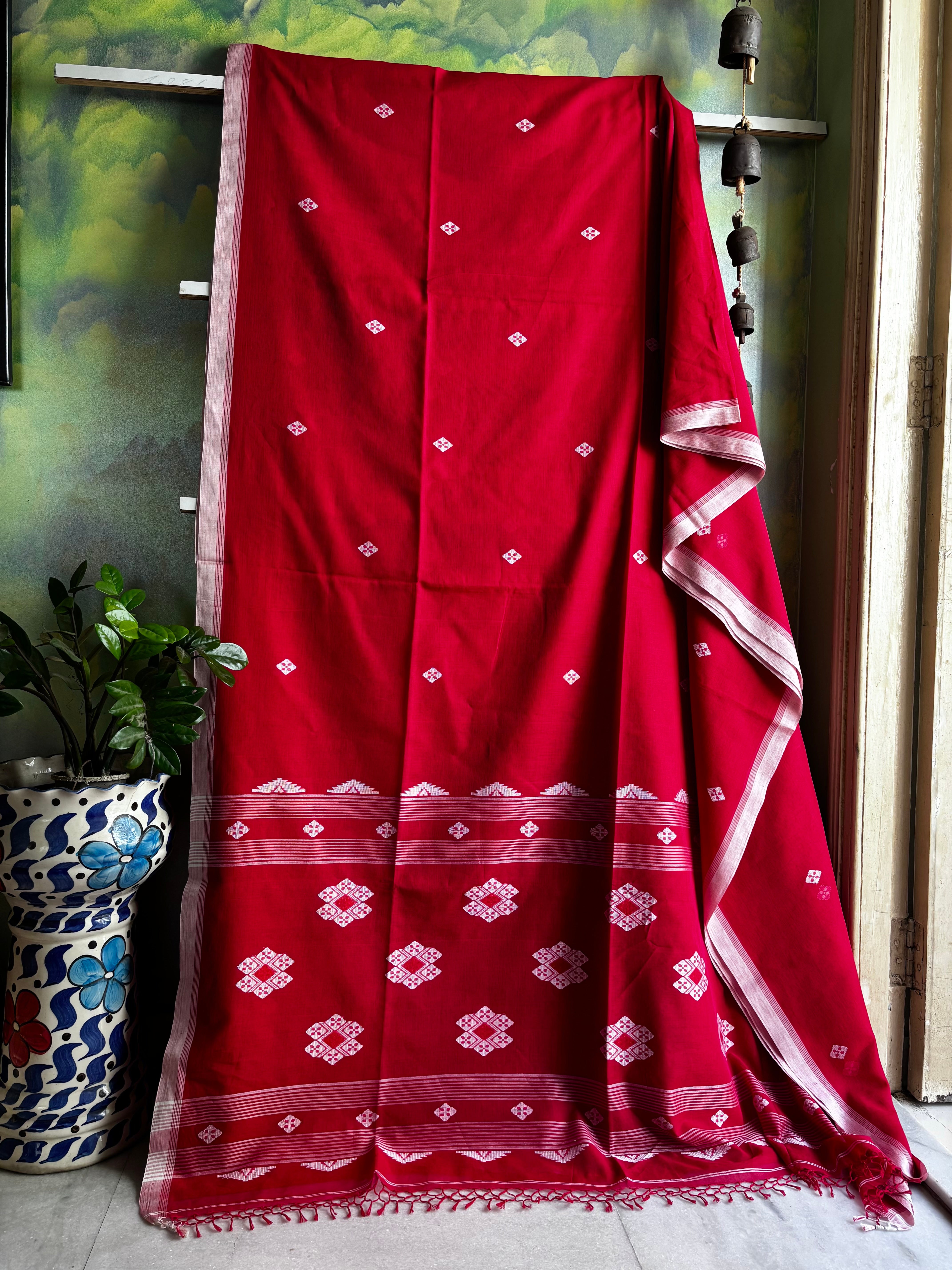 Handwoven Red White Phulia Cotton Jamdani Saree