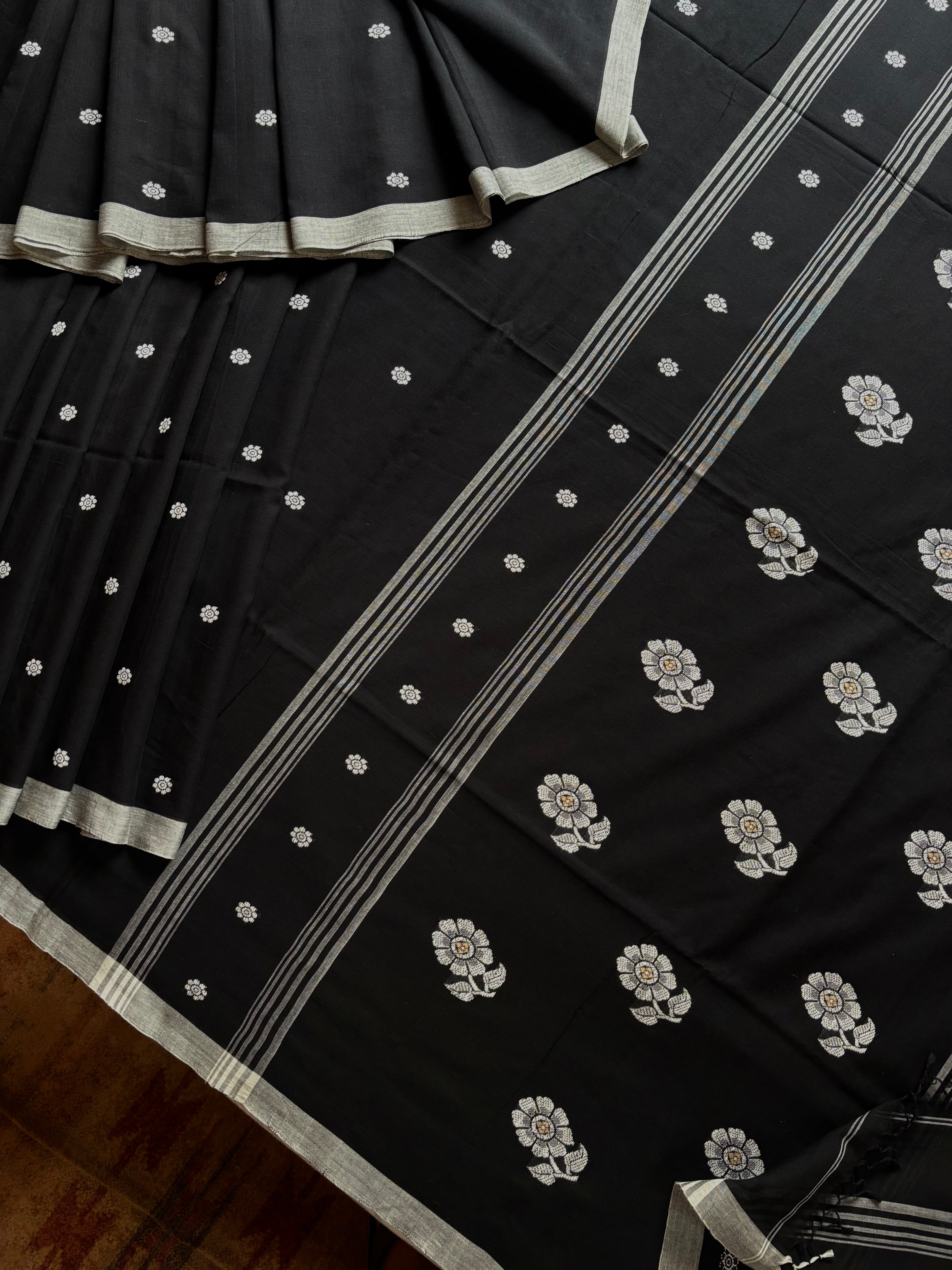 Handwoven Black White Phulia Cotton Saree
