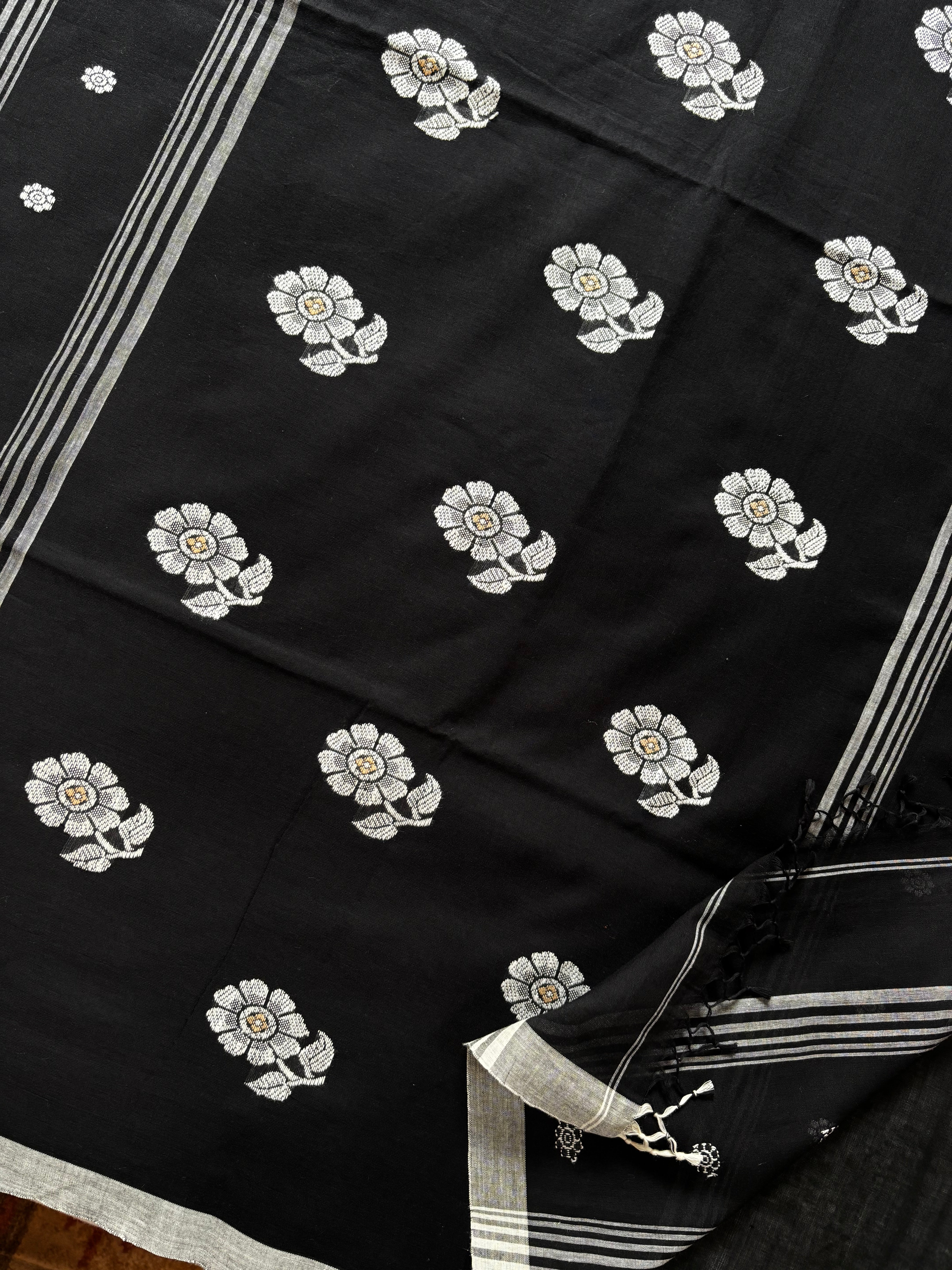 Handwoven Black White Phulia Cotton Saree