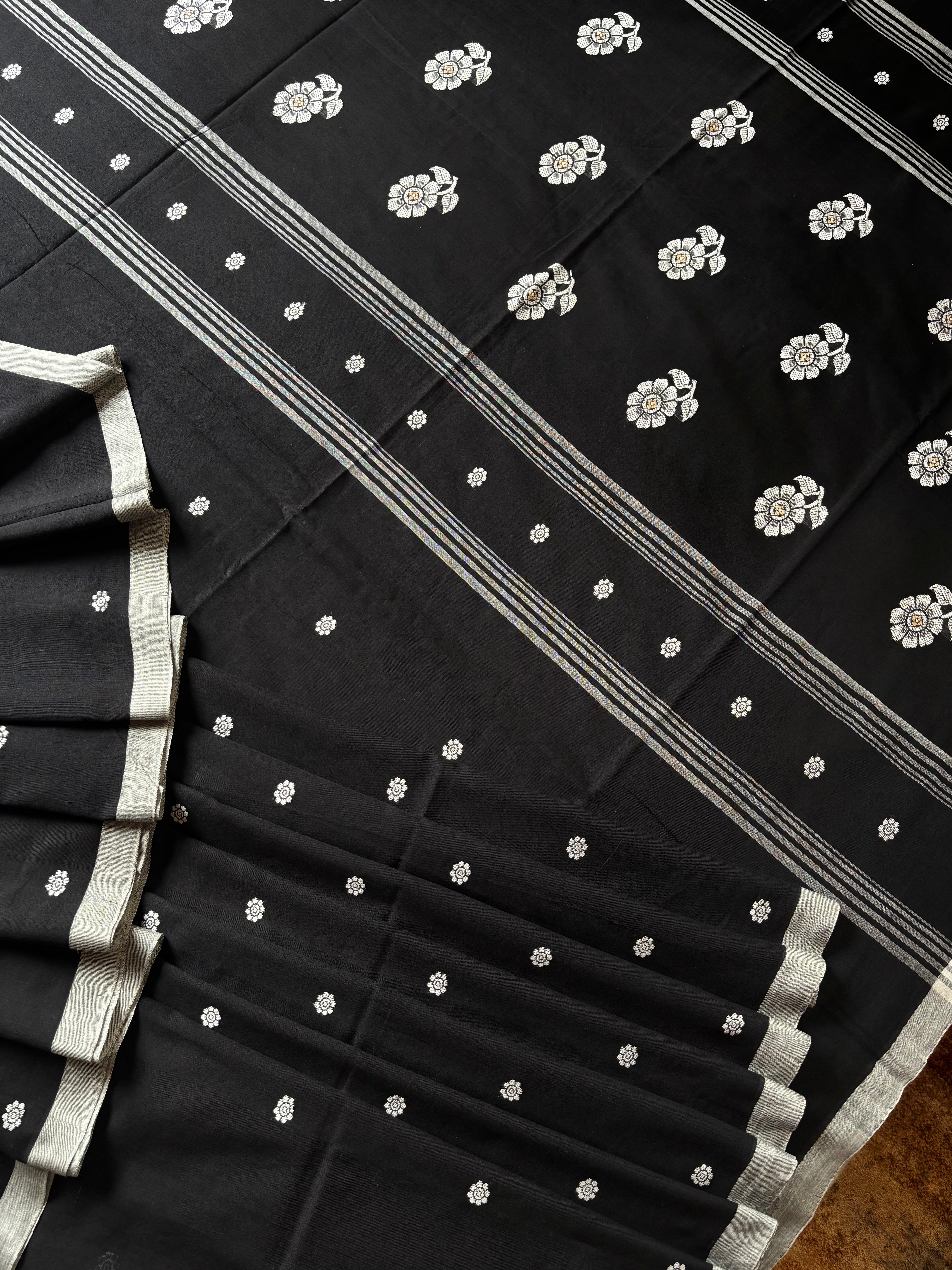 Handwoven Black White Phulia Cotton Saree