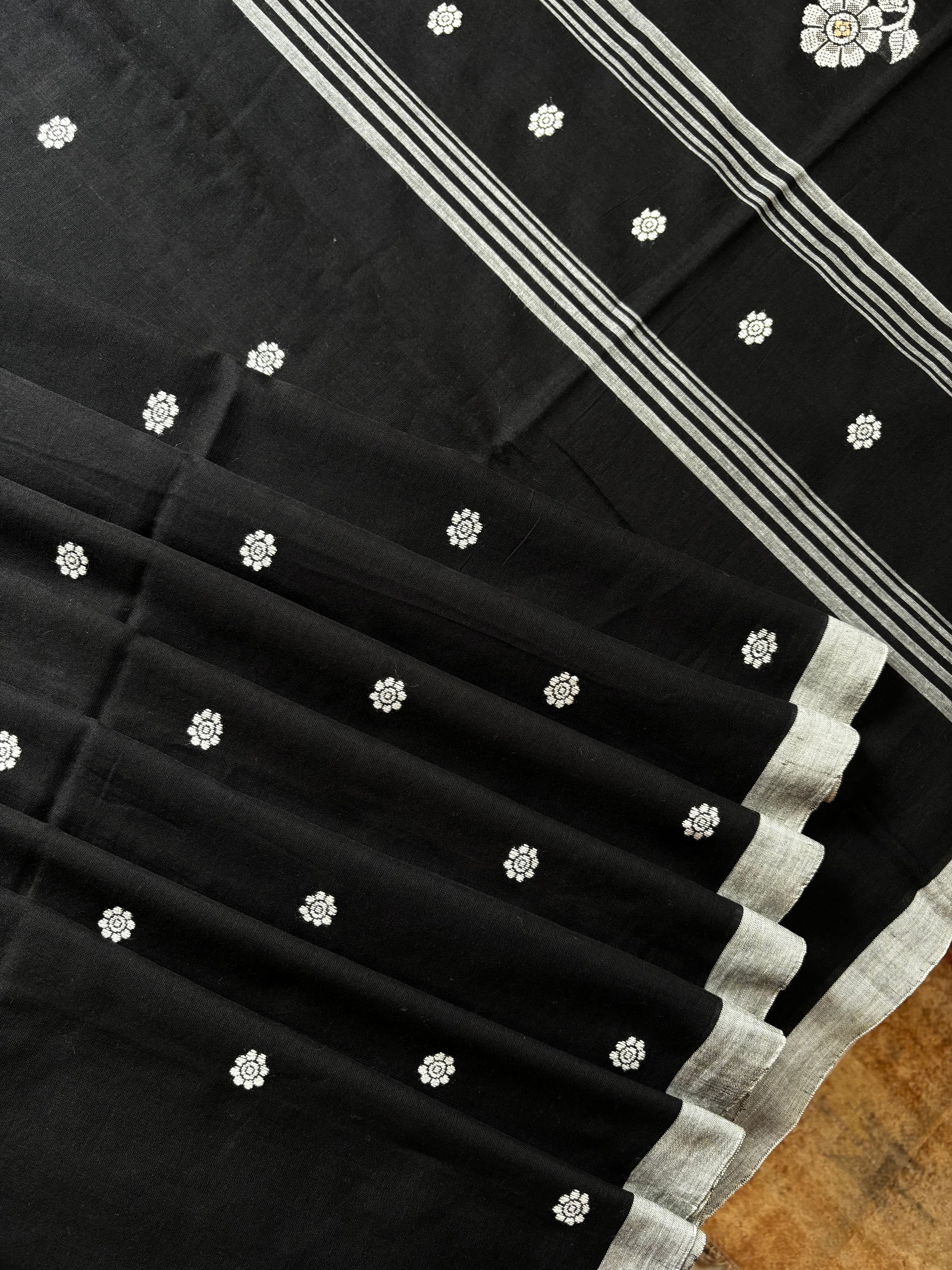 Handwoven Black White Phulia Cotton Saree