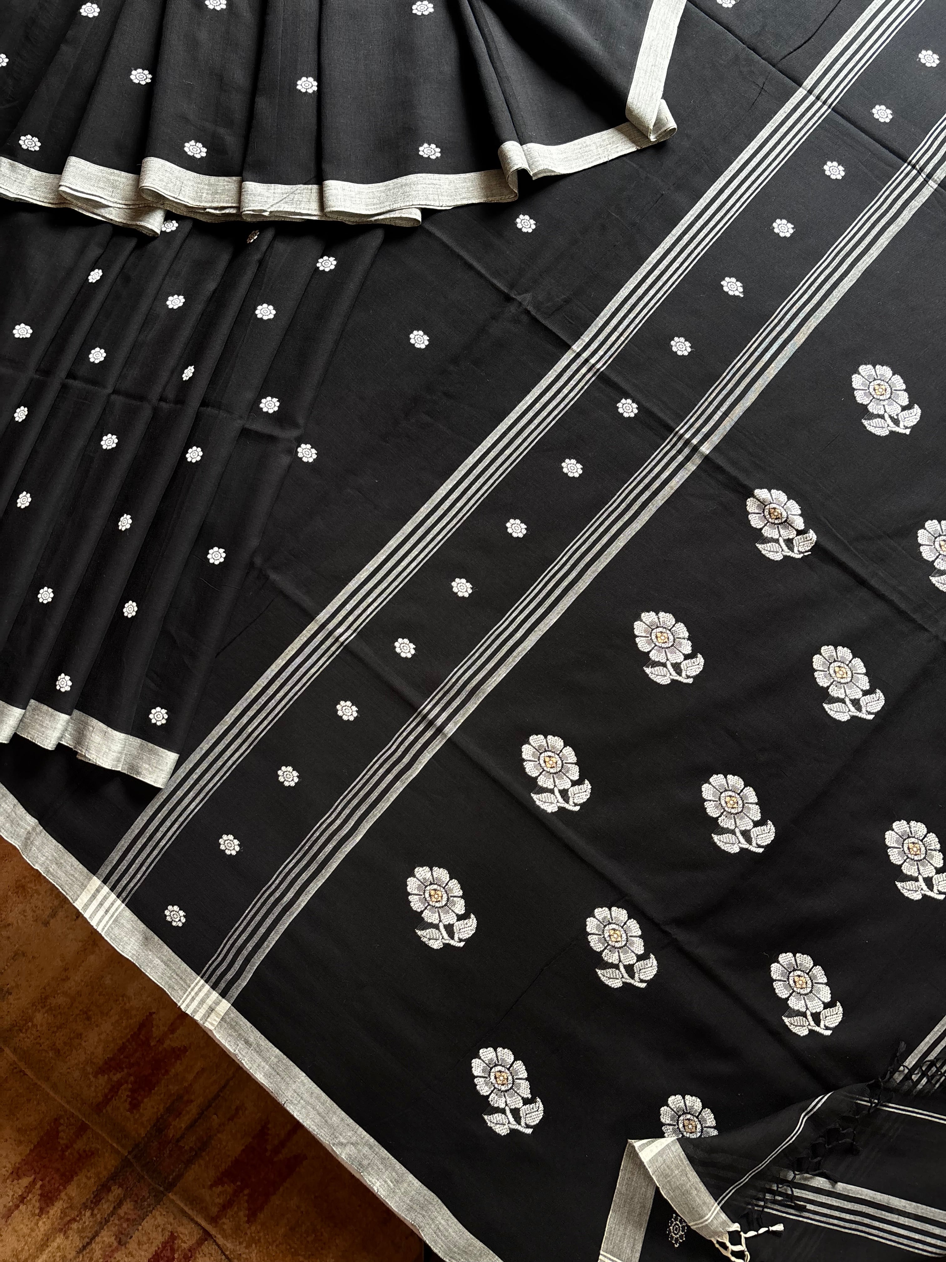 Handwoven Black White Phulia Cotton Saree
