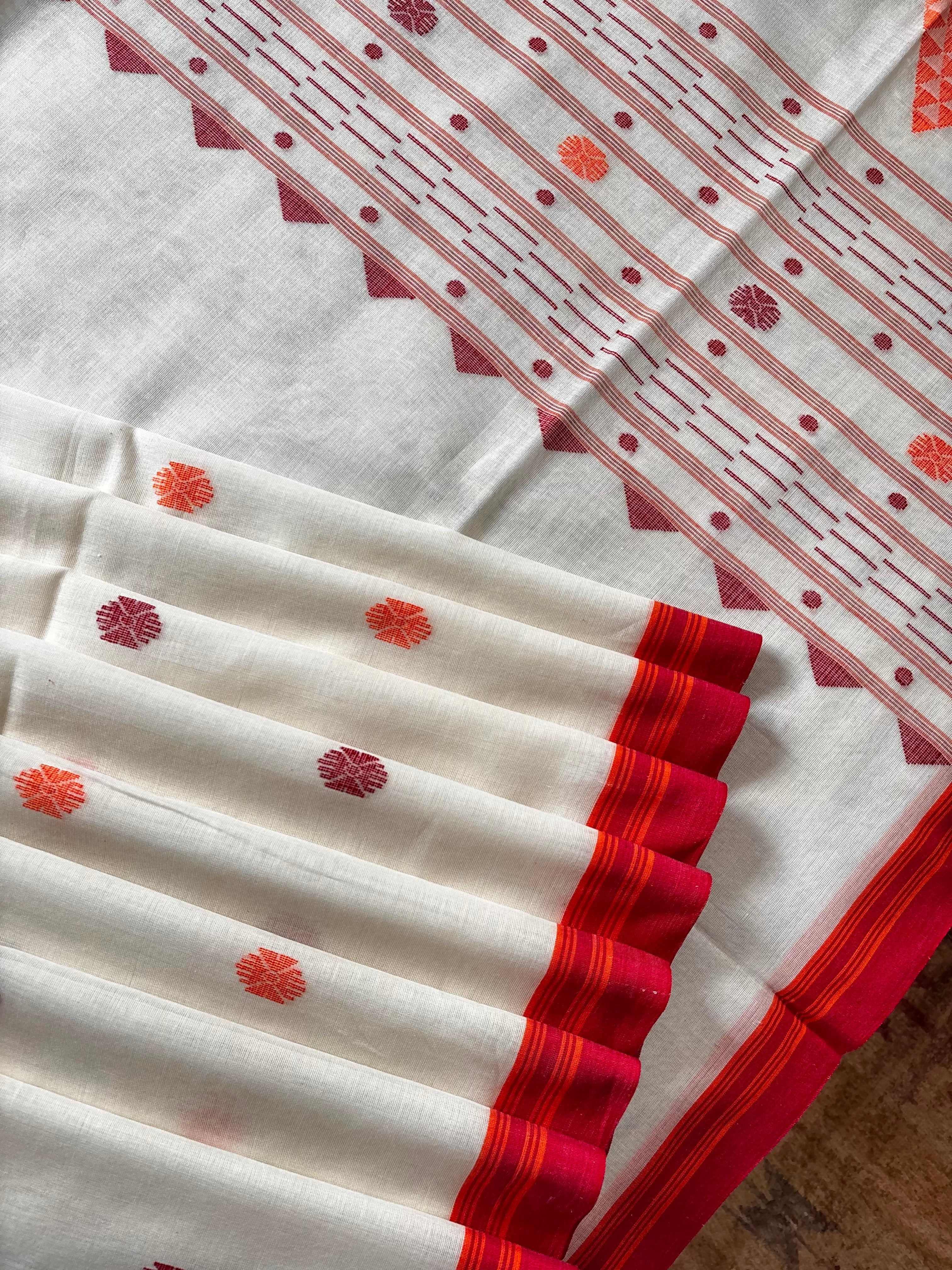 Handwoven Offwhite Colour Cotton Jamdani Saree