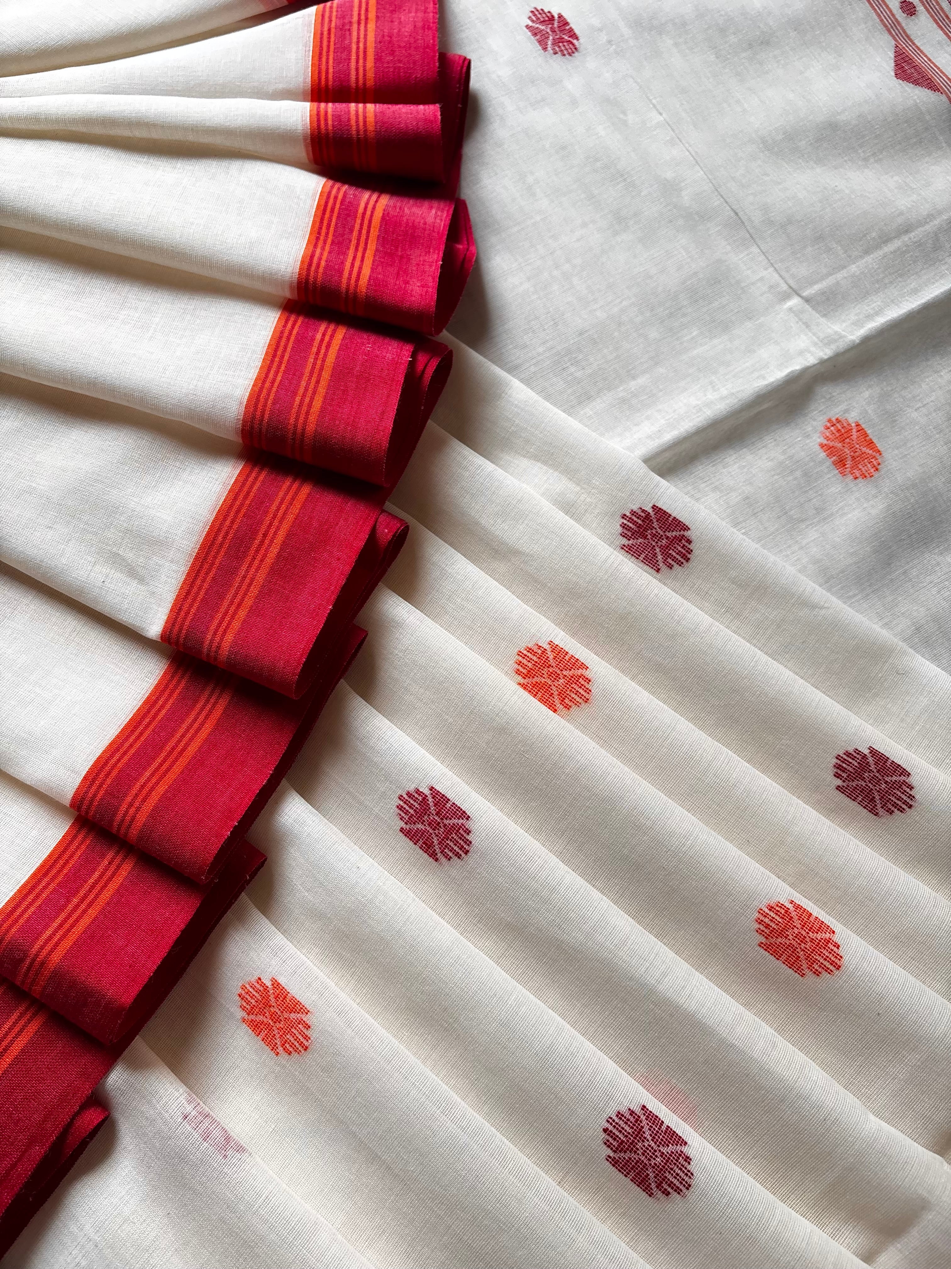 Handwoven Offwhite Colour Cotton Jamdani Saree