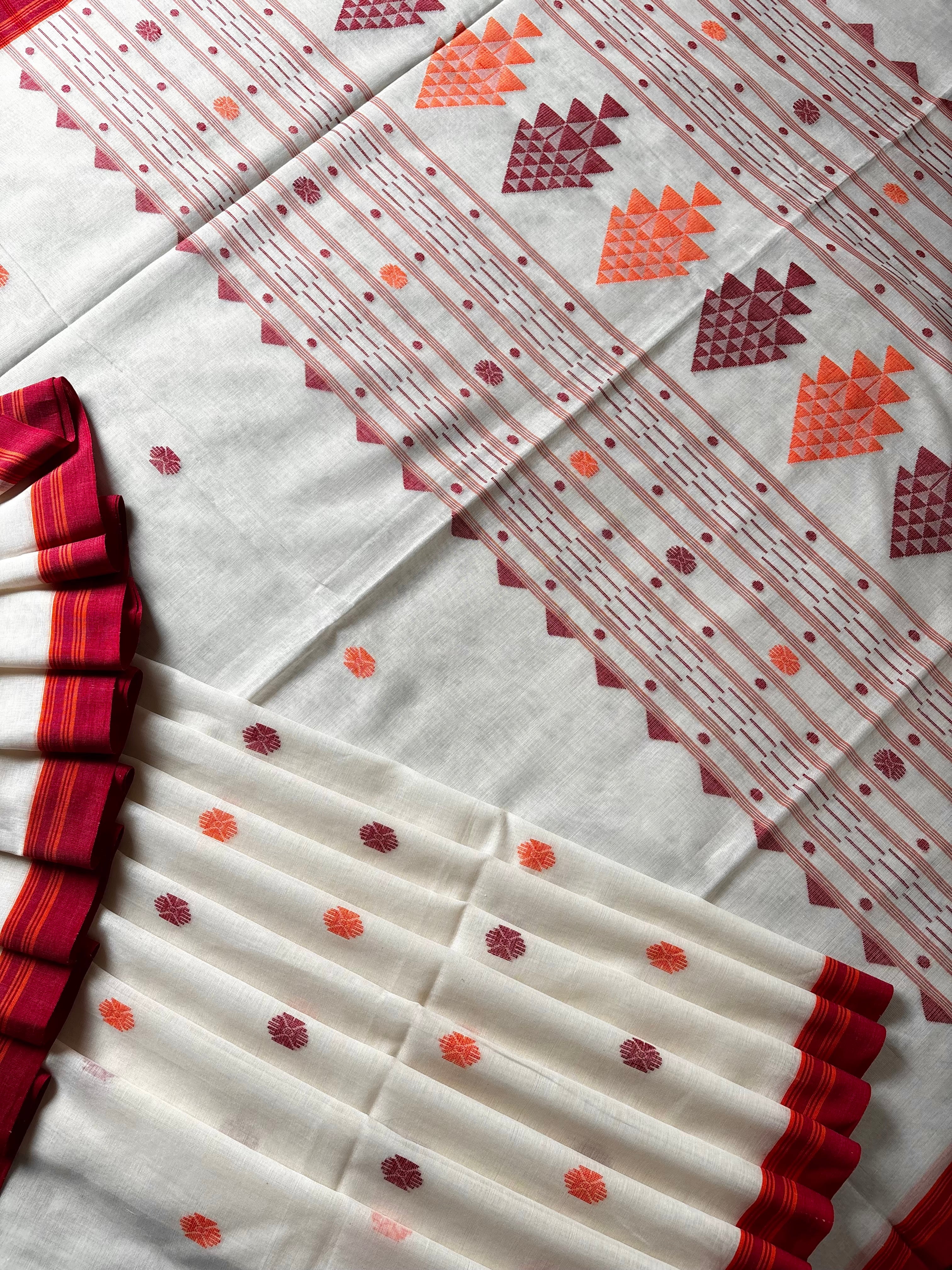 Handwoven Offwhite Colour Cotton Jamdani Saree