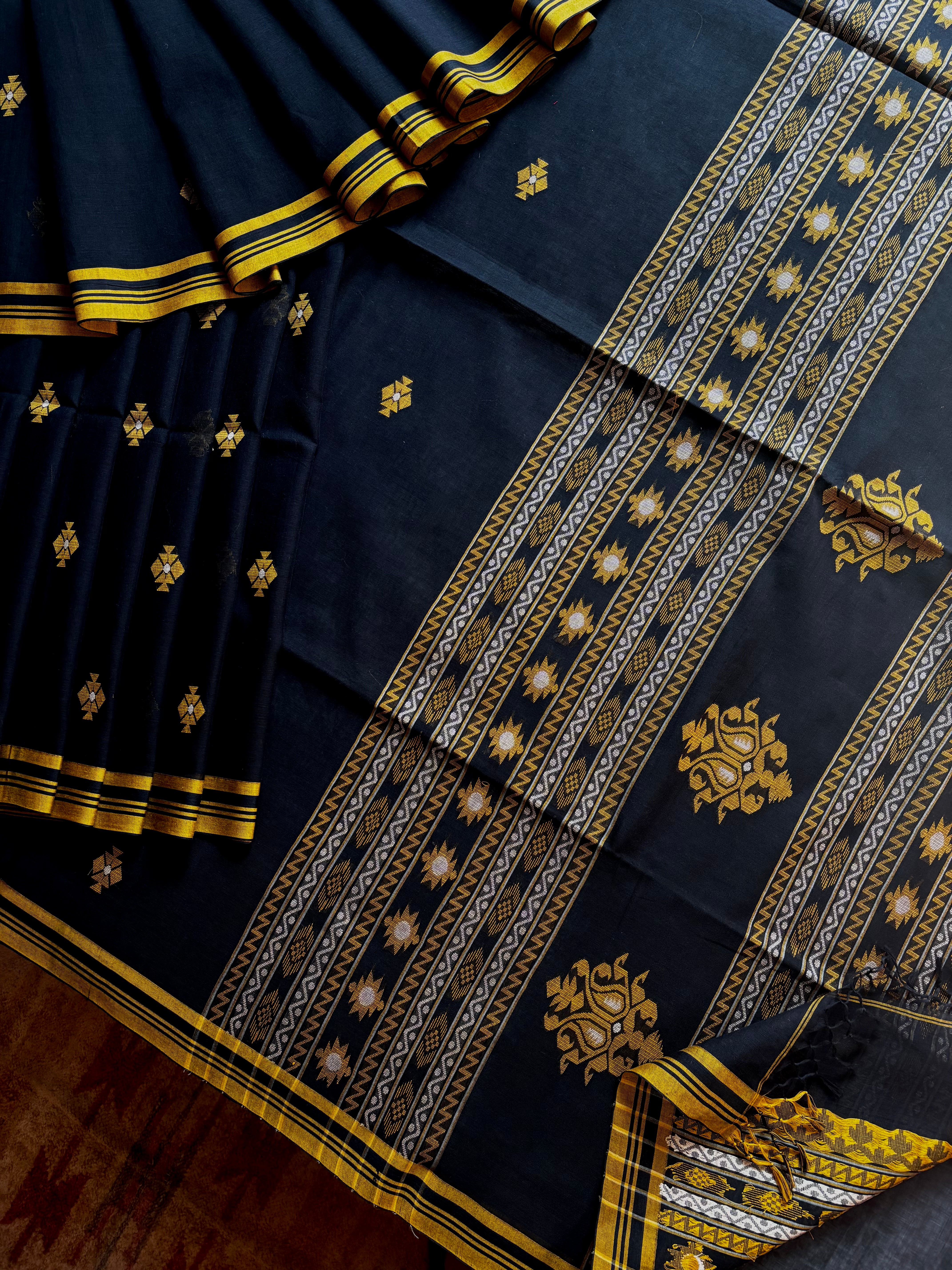 Handwoven Black Pure Cotton Jamdani Saree