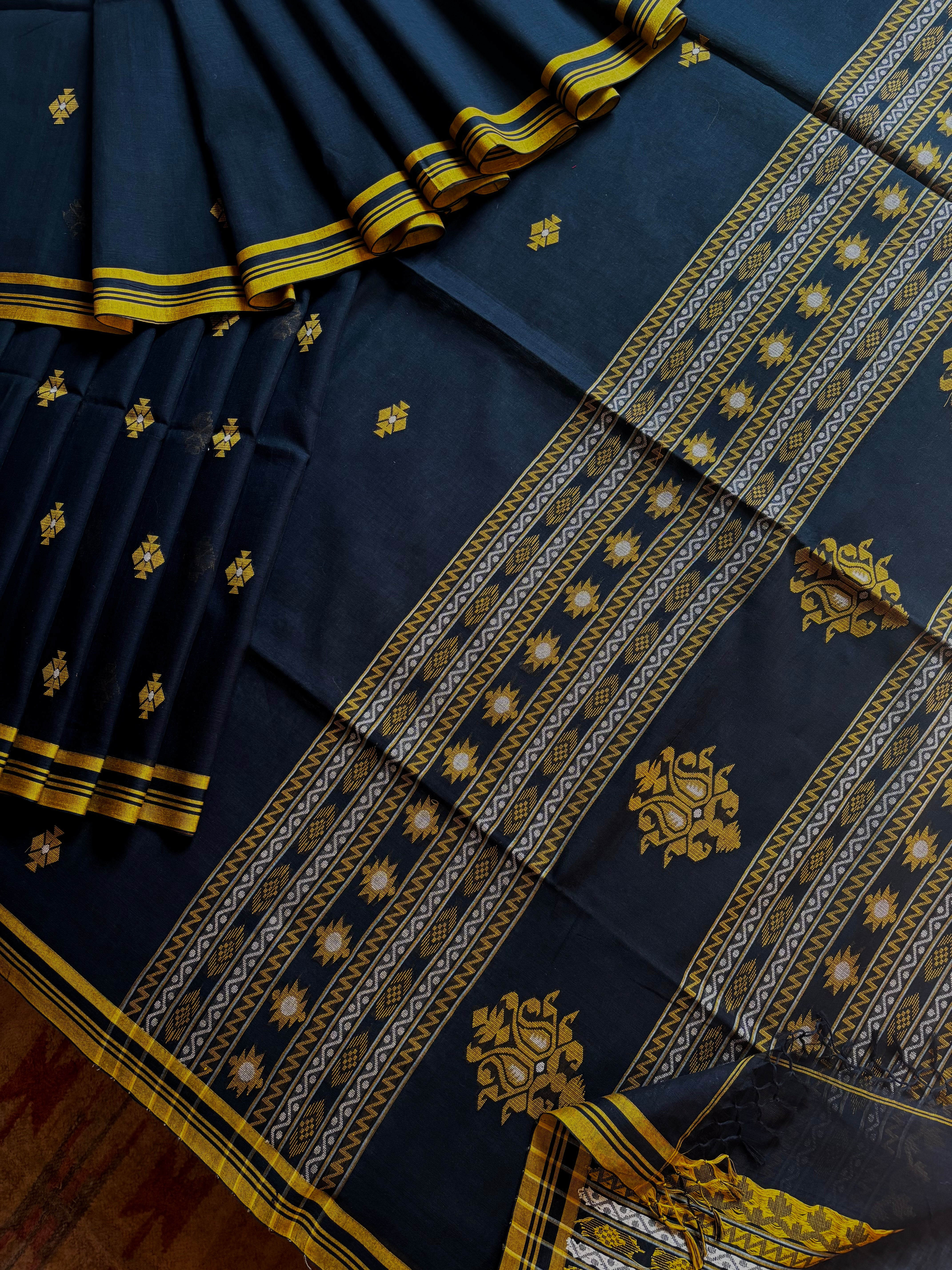Handwoven Black Pure Cotton Jamdani Saree