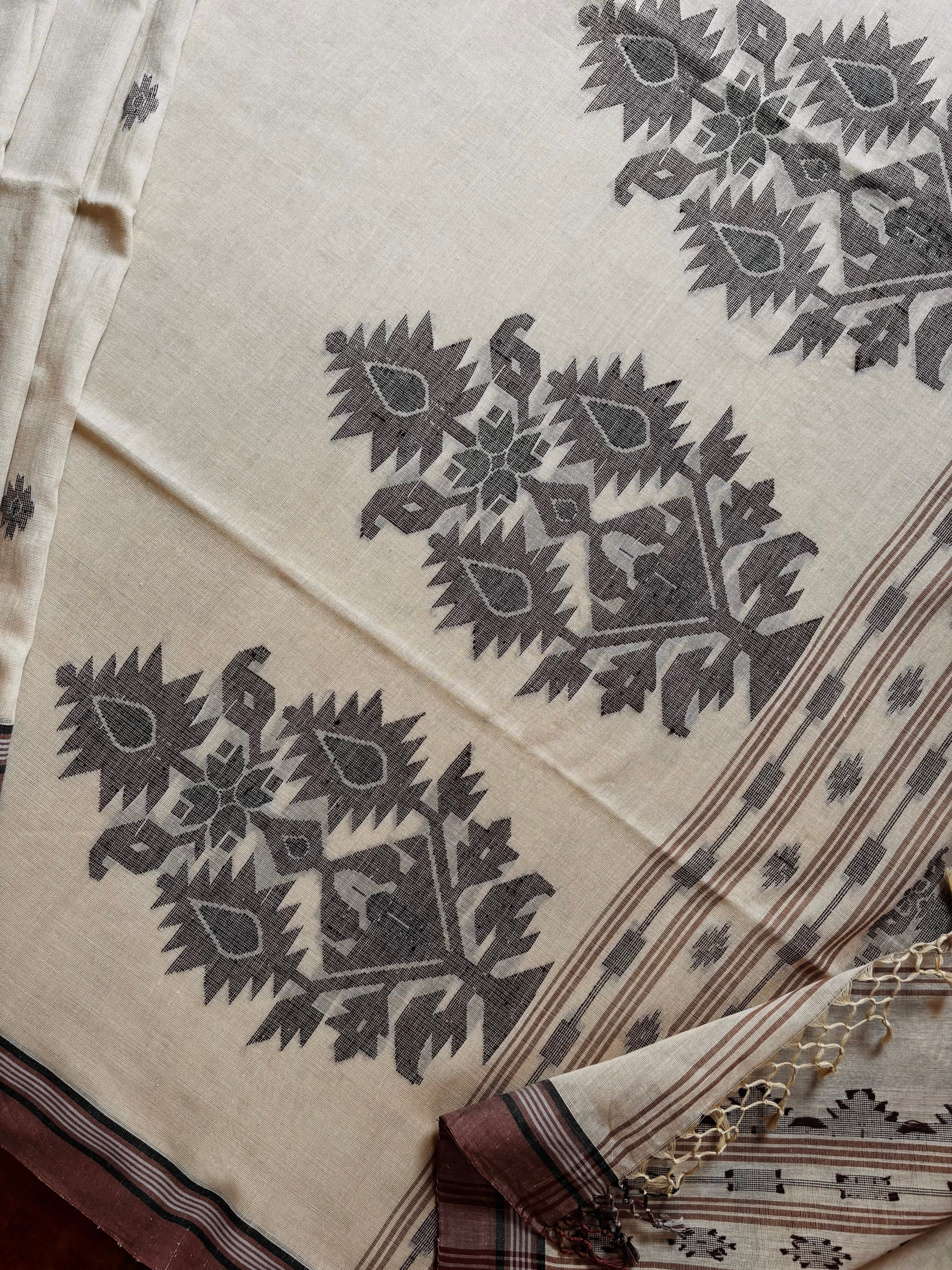 Handwoven Beige Colour Cotton Jamdani Saree