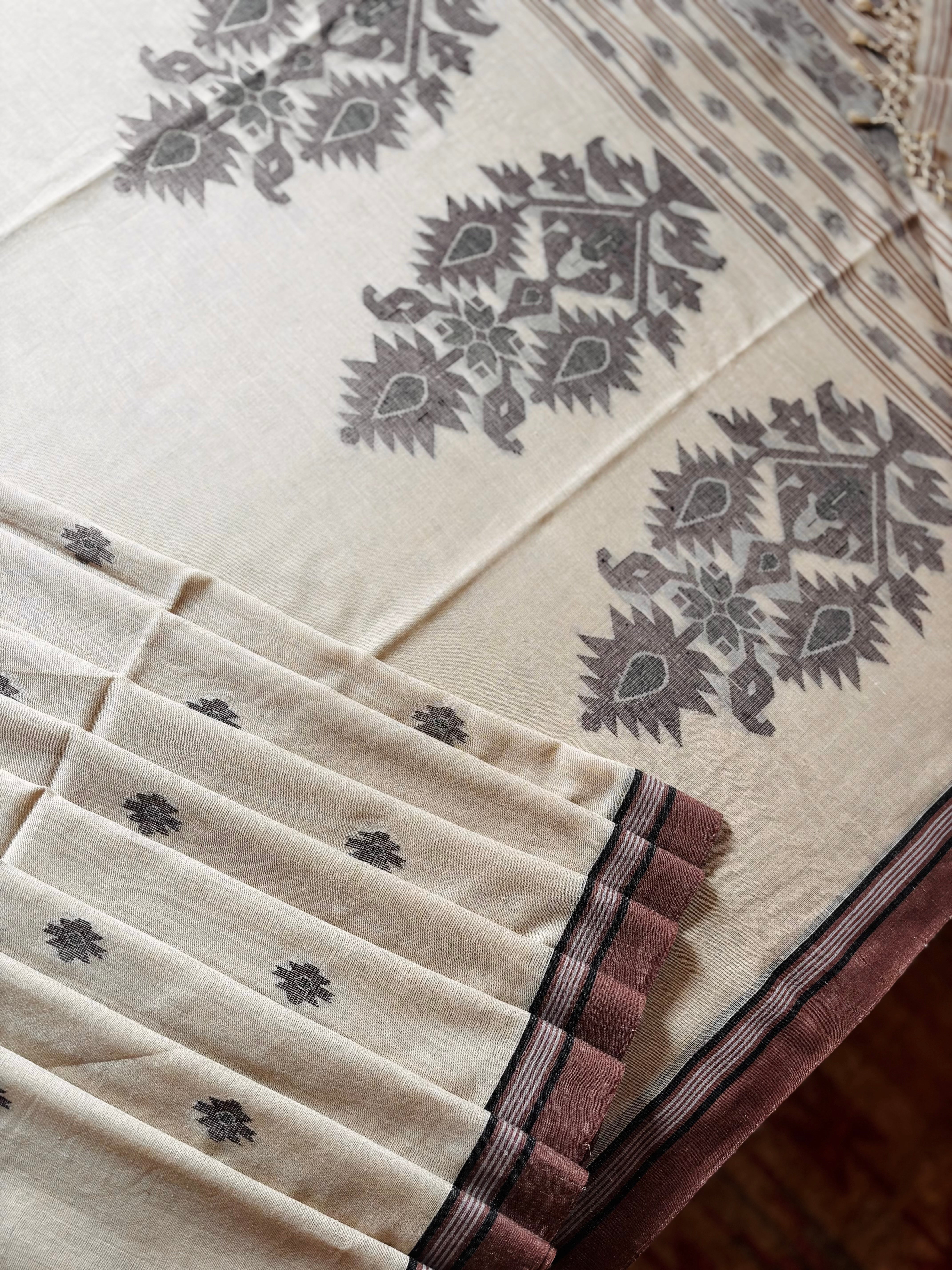Handwoven Beige Colour Cotton Jamdani Saree