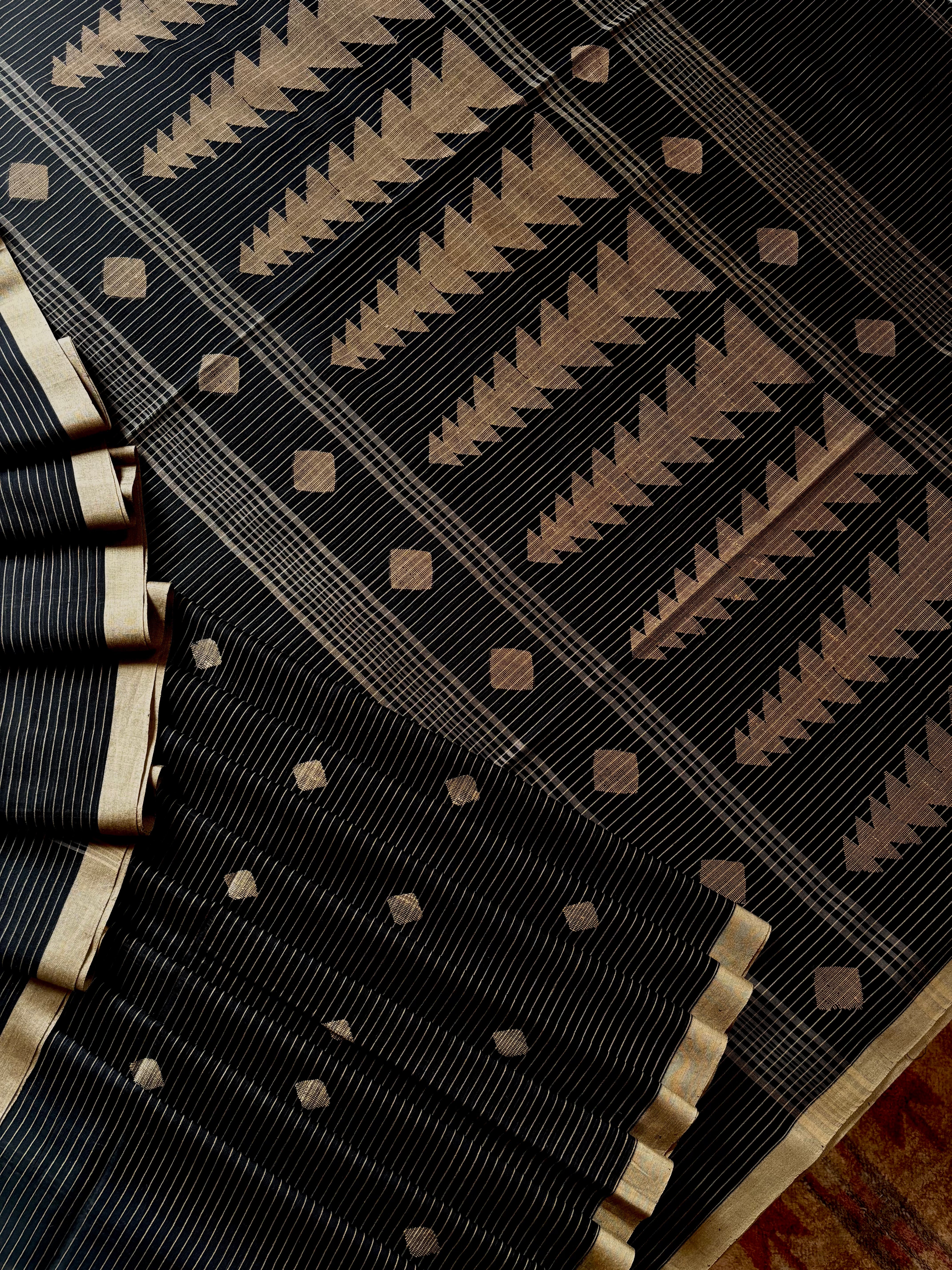 Handwoven Black Beige Cotton Jamdani Saree