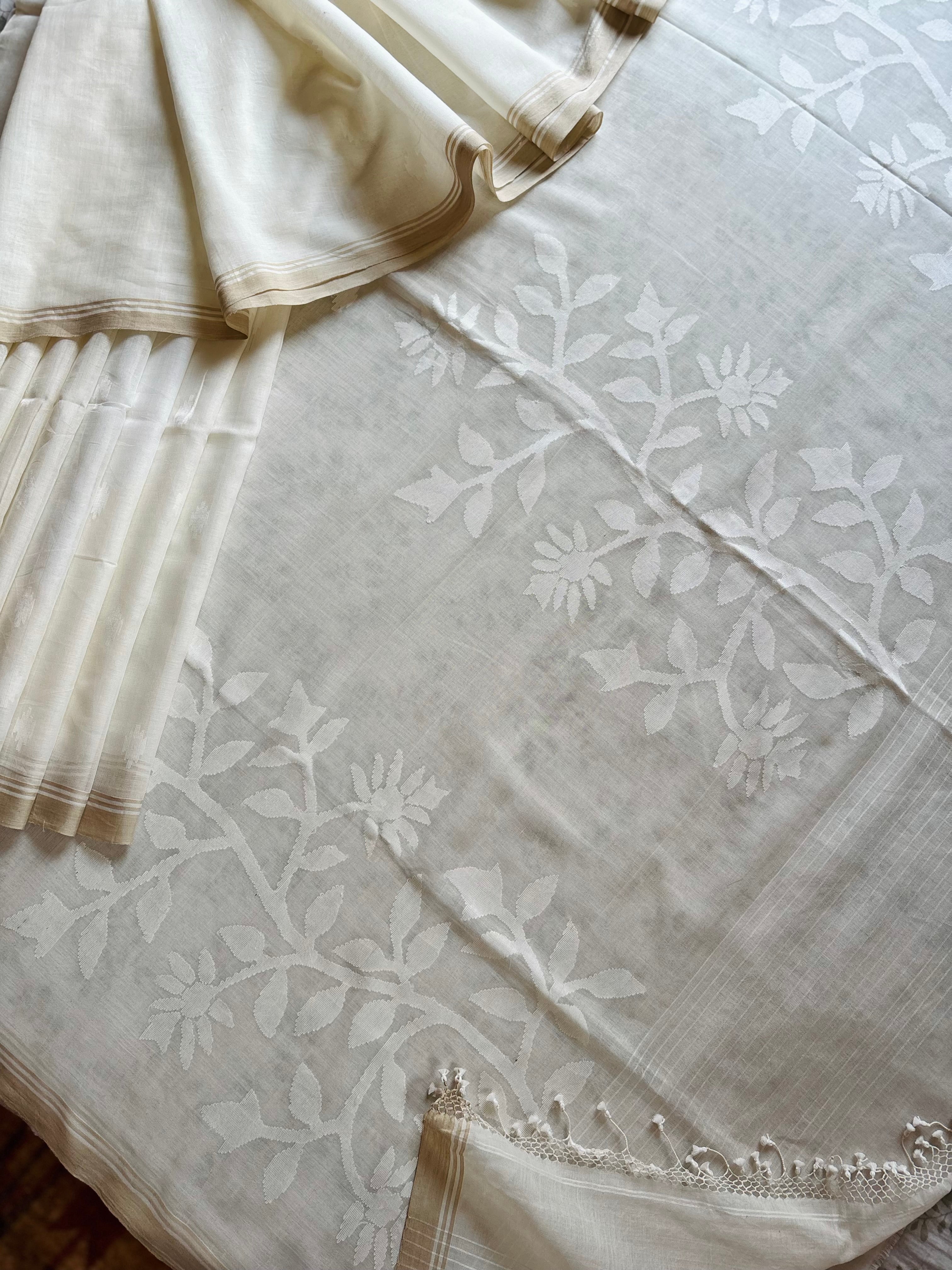 Handwoven White Cotton Jamdani