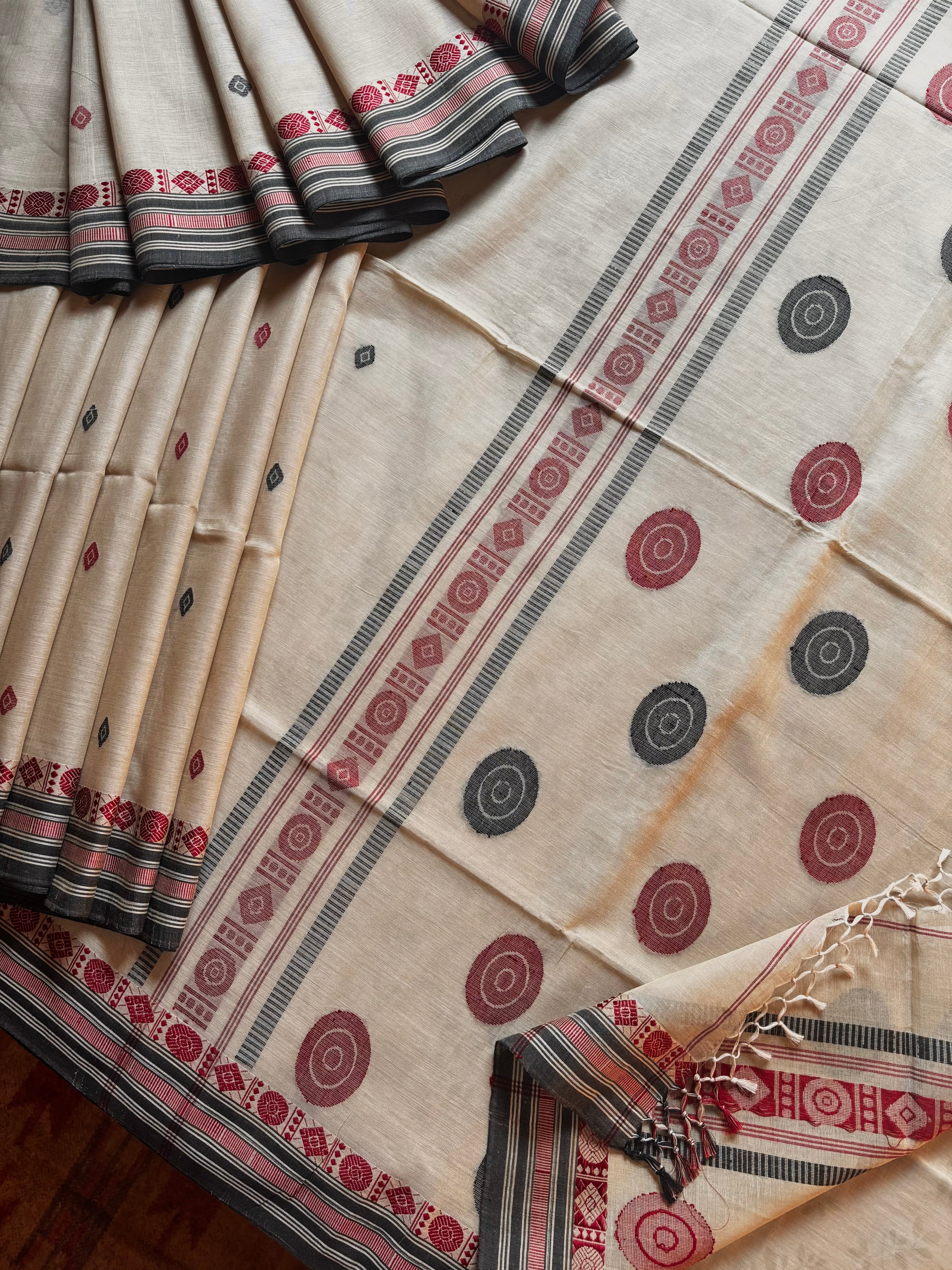 Handwoven Beige Colour Pure Cotton Saree
