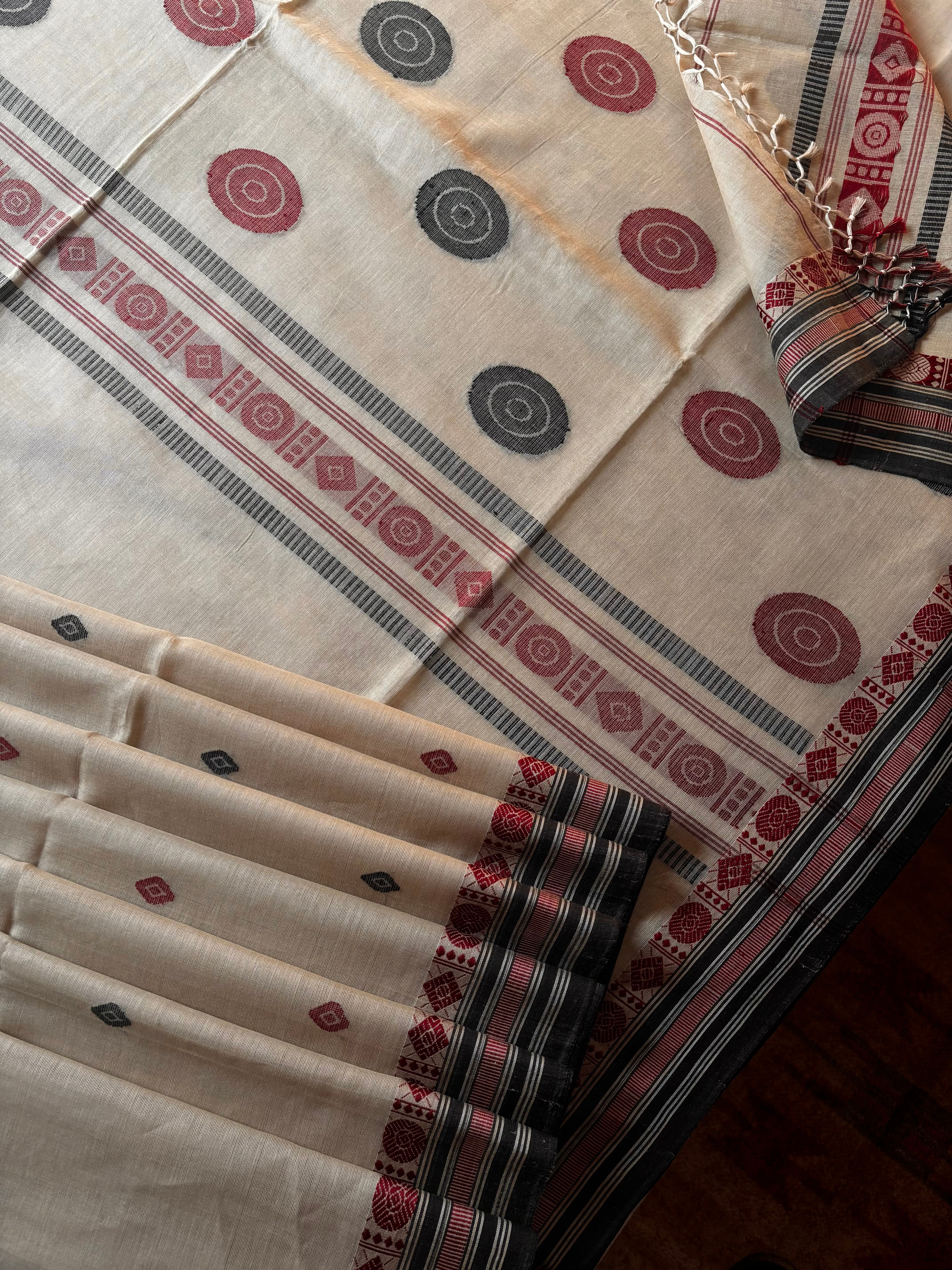 Handwoven Beige Colour Pure Cotton Saree