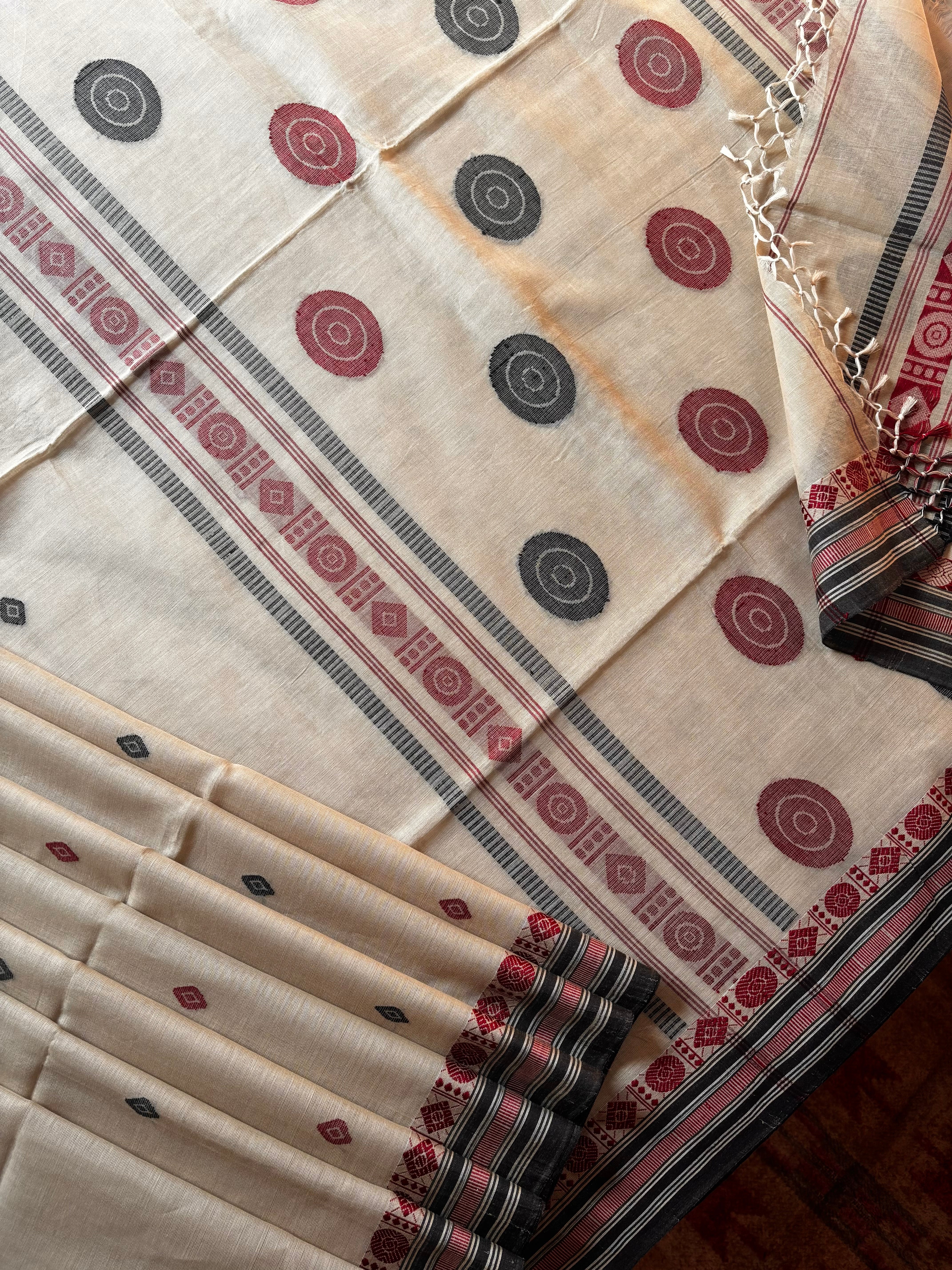 Handwoven Beige Colour Pure Cotton Saree