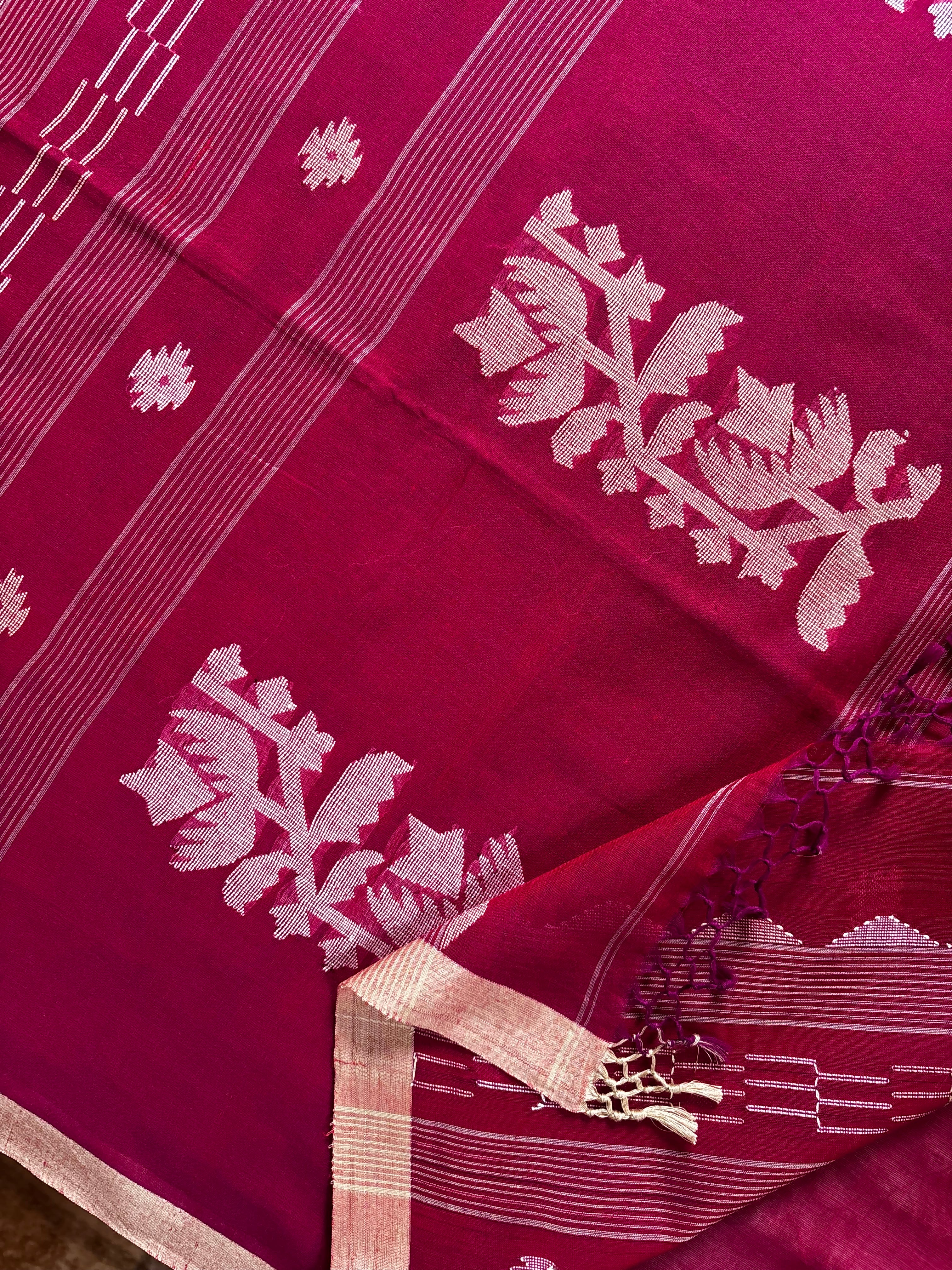 Handwoven Pink and Red Dual Toned Cotton Jamdani Saree